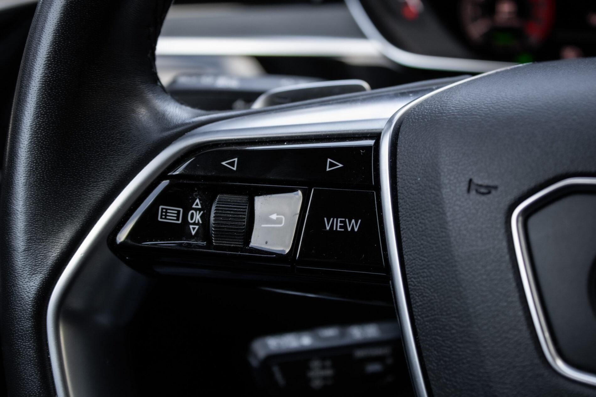 2023 AUDI A8, černá sedan, 45 533 km