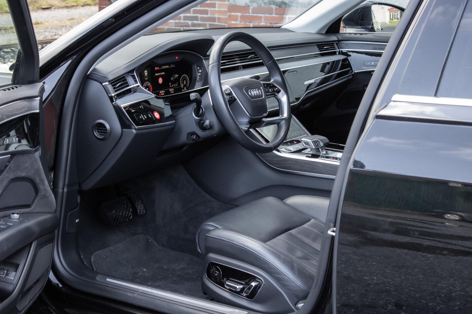 2023 AUDI A8, černá sedan, 45 533 km