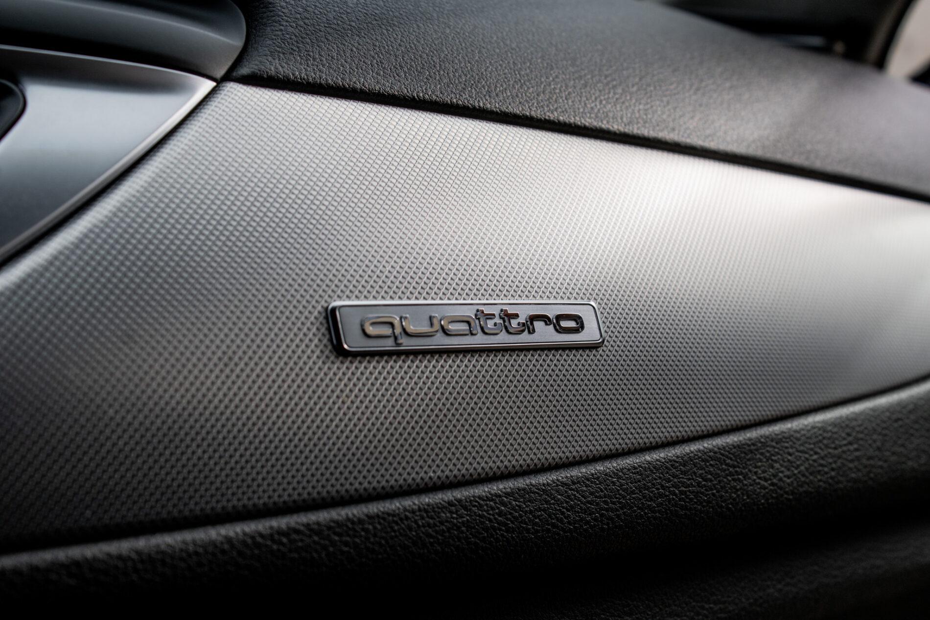 2015 AUDI A6, stříbrná kombi, 305 272 km