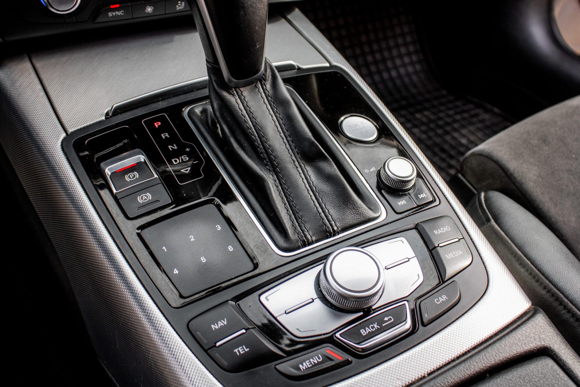 2015 AUDI A6, stříbrná kombi, 305 272 km
