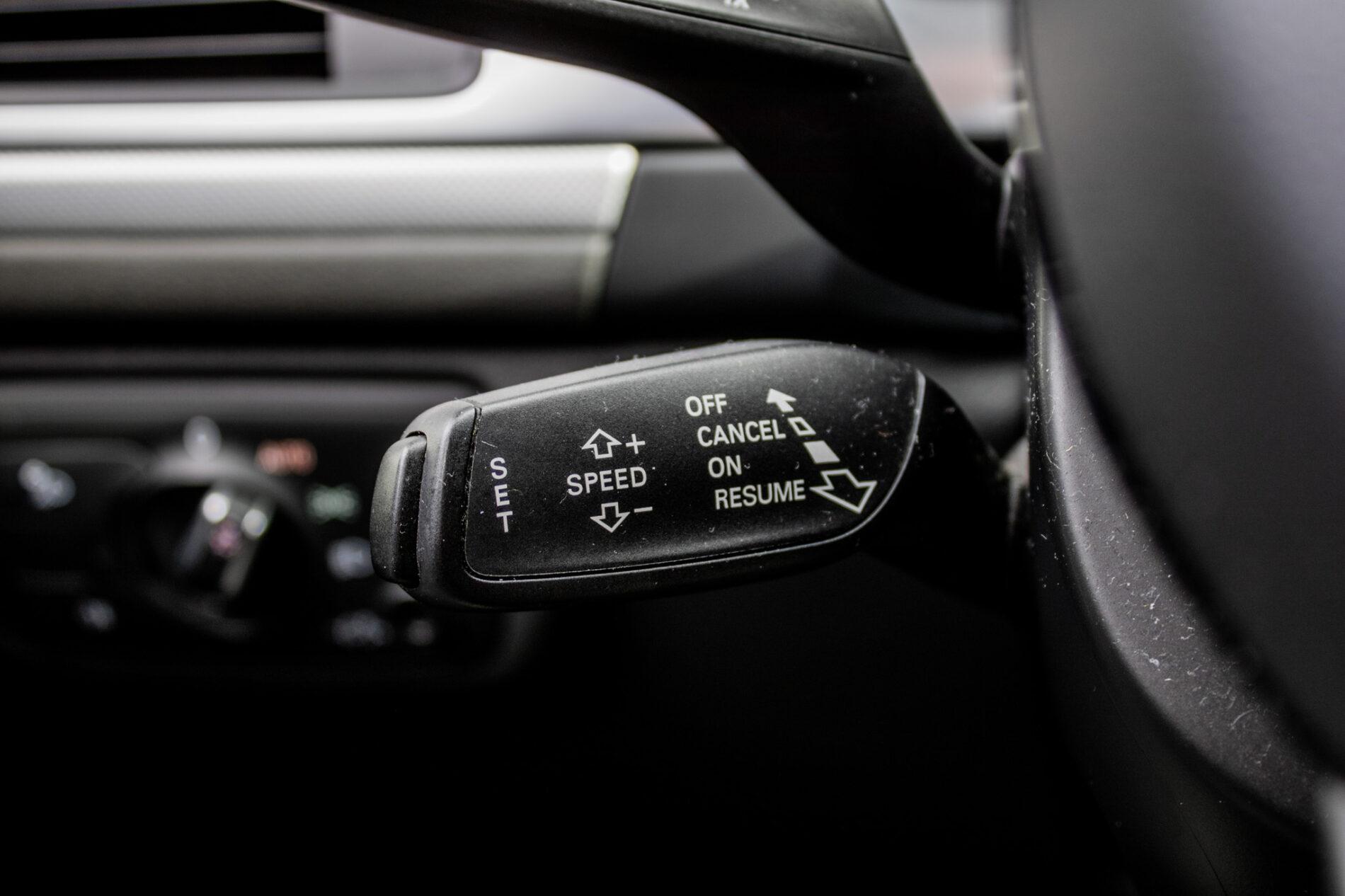 2015 AUDI A6, stříbrná kombi, 305 272 km