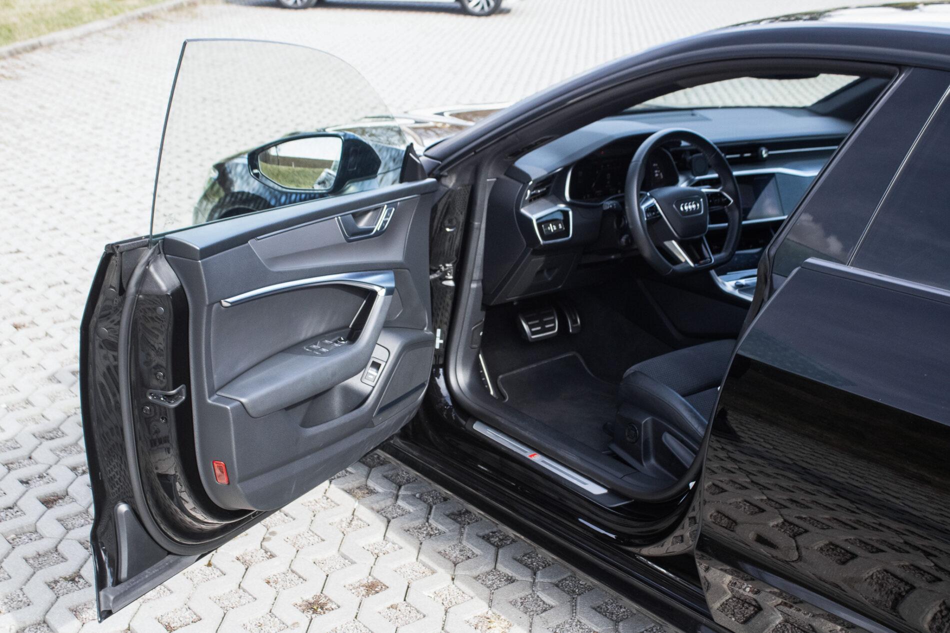 2022 AUDI A7, černá, 99 845 km