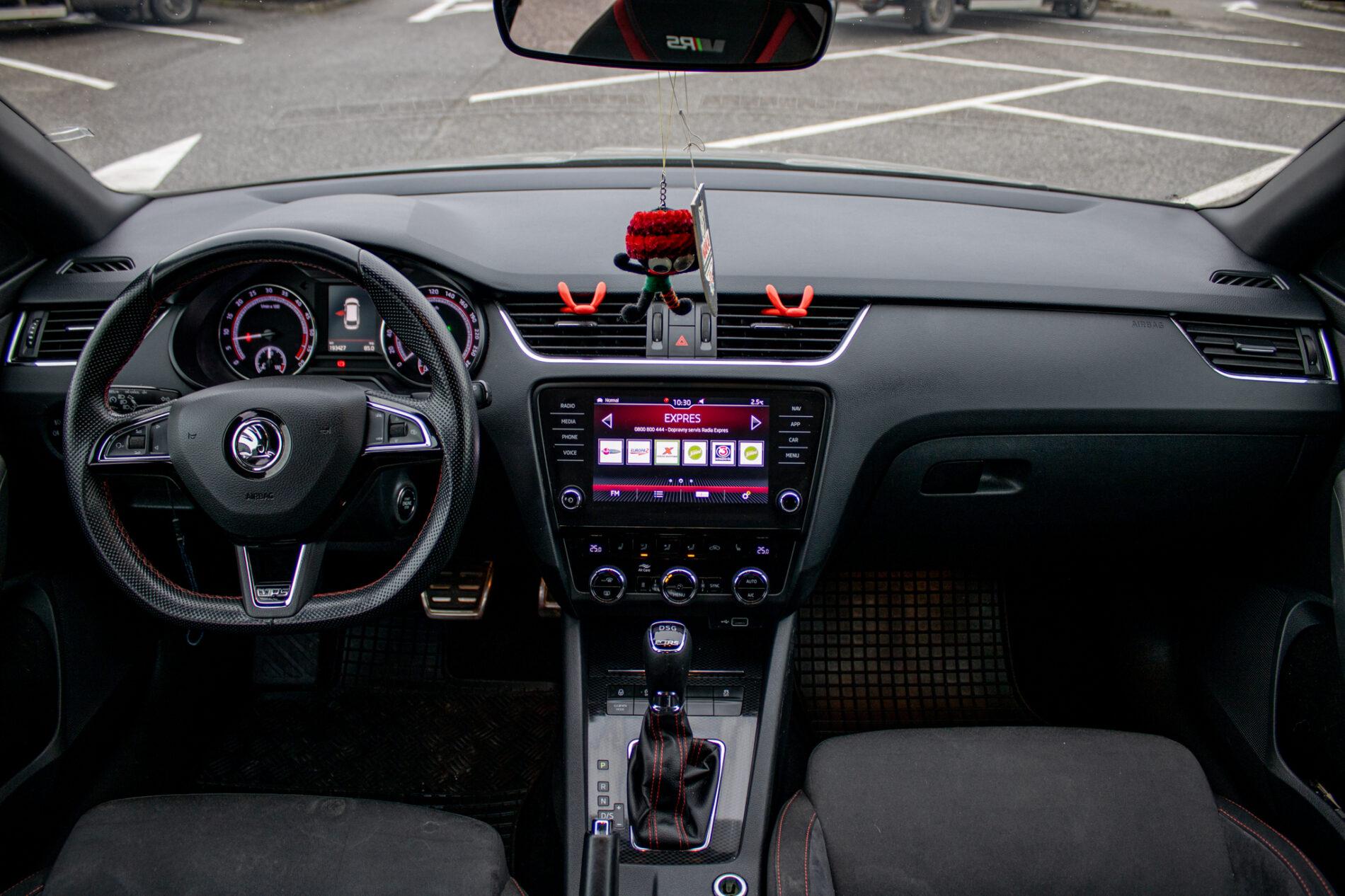 2019 Skoda Octavia RS, šedá kombi, 193 427 km