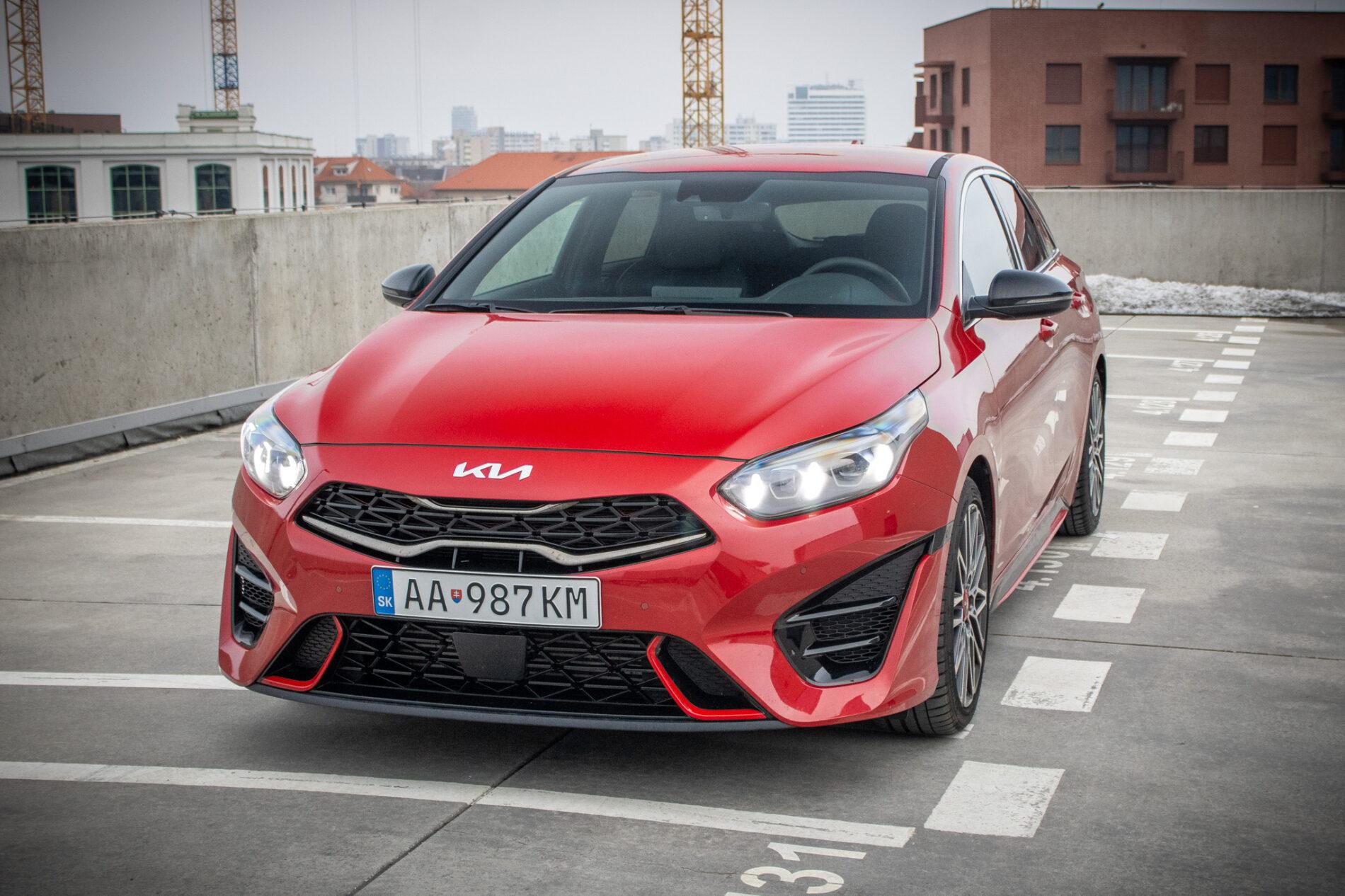 2024 Kia ProCeed GT, červená kombi, 13 654 km