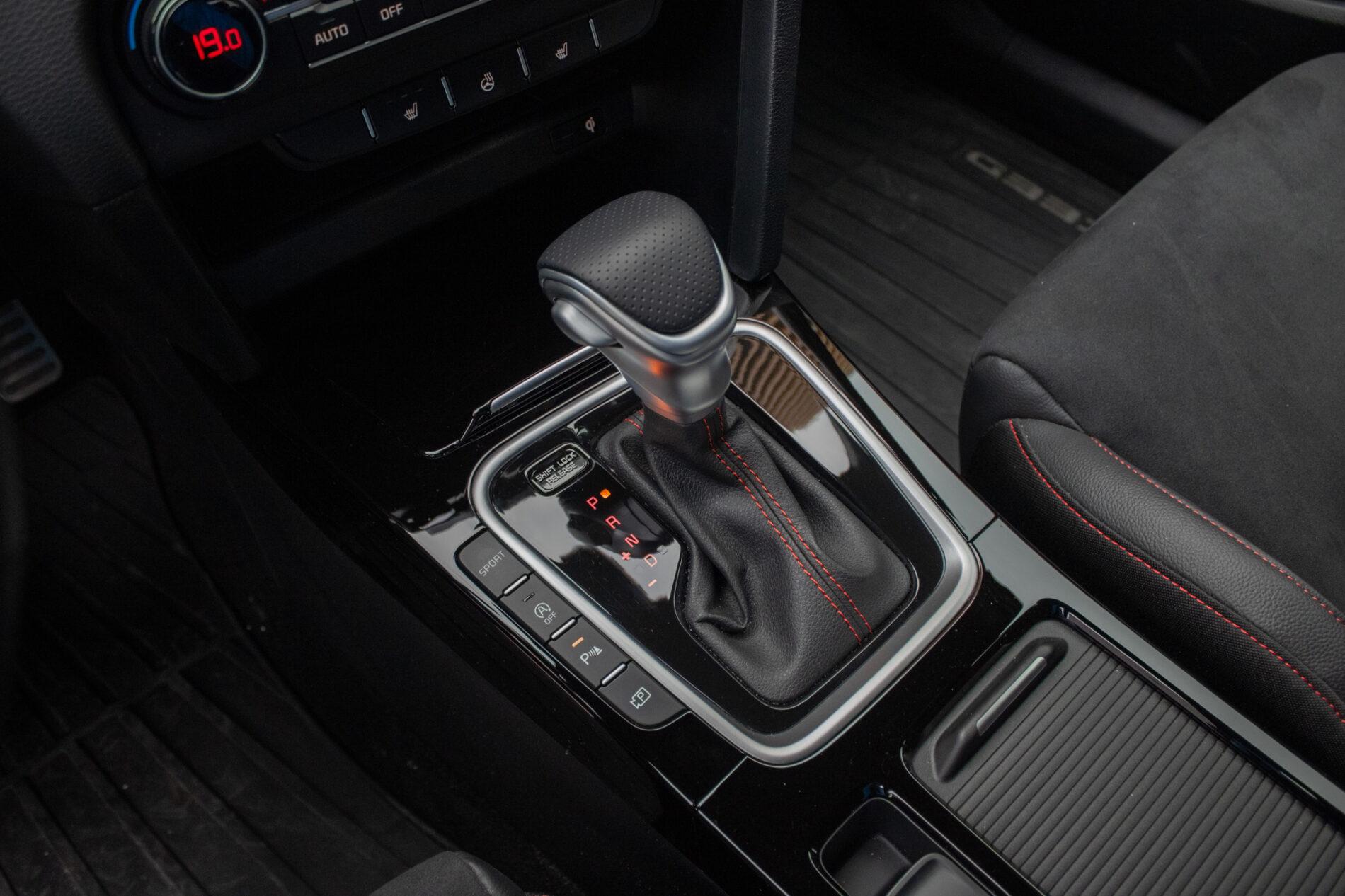 2024 Kia ProCeed GT, červená kombi, 13 654 km