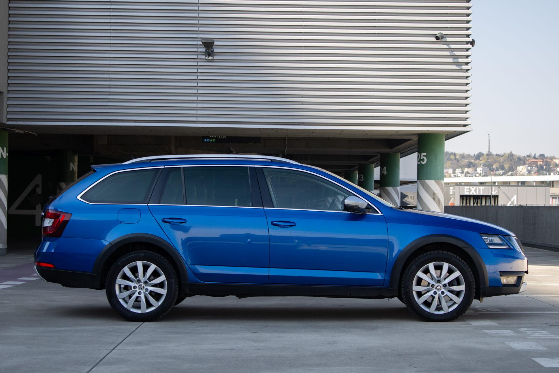 2019 Skoda Octavia RS, modrá kombi, 256 013 km