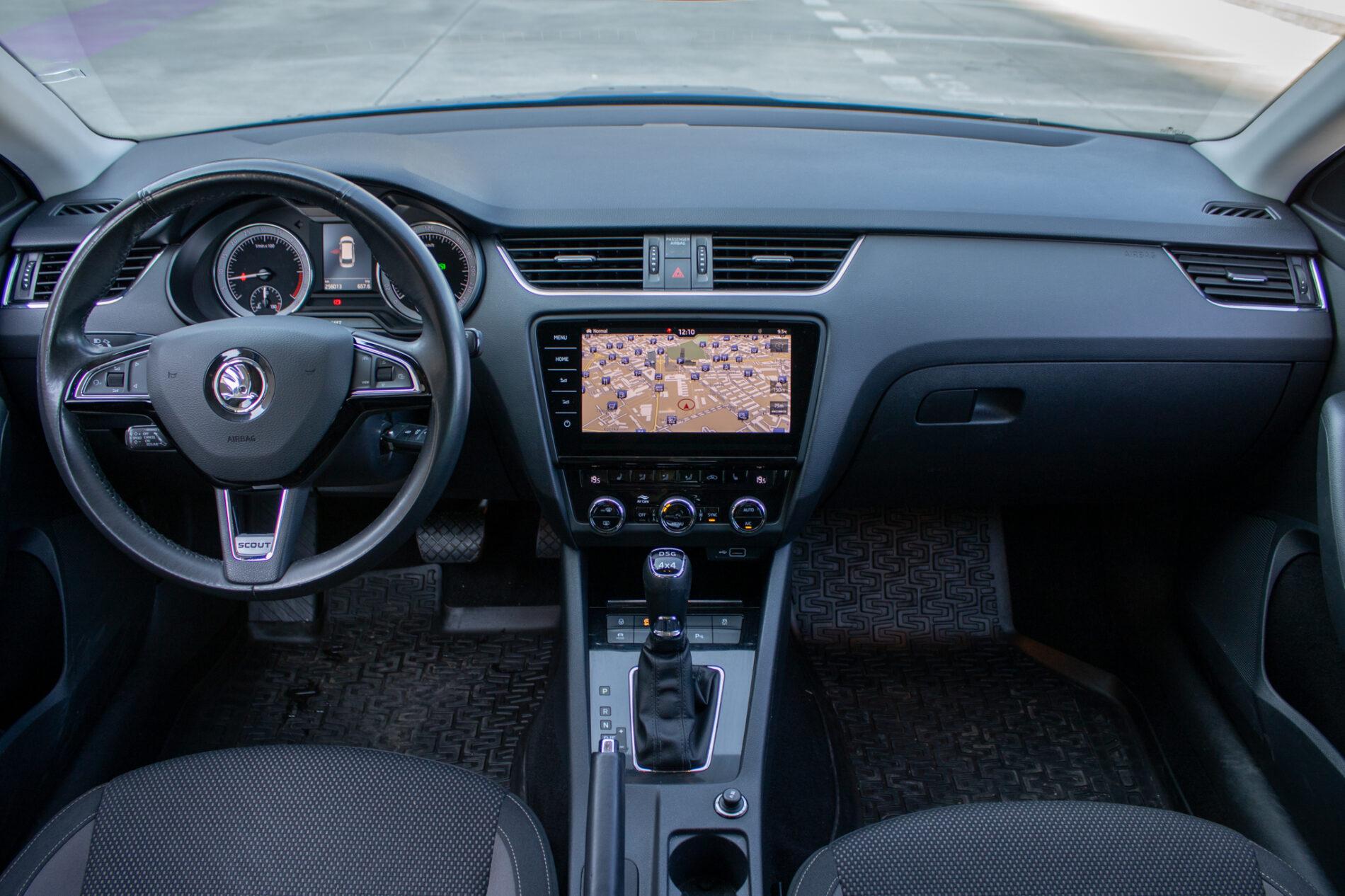 2019 Skoda Octavia RS, modrá kombi, 256 013 km