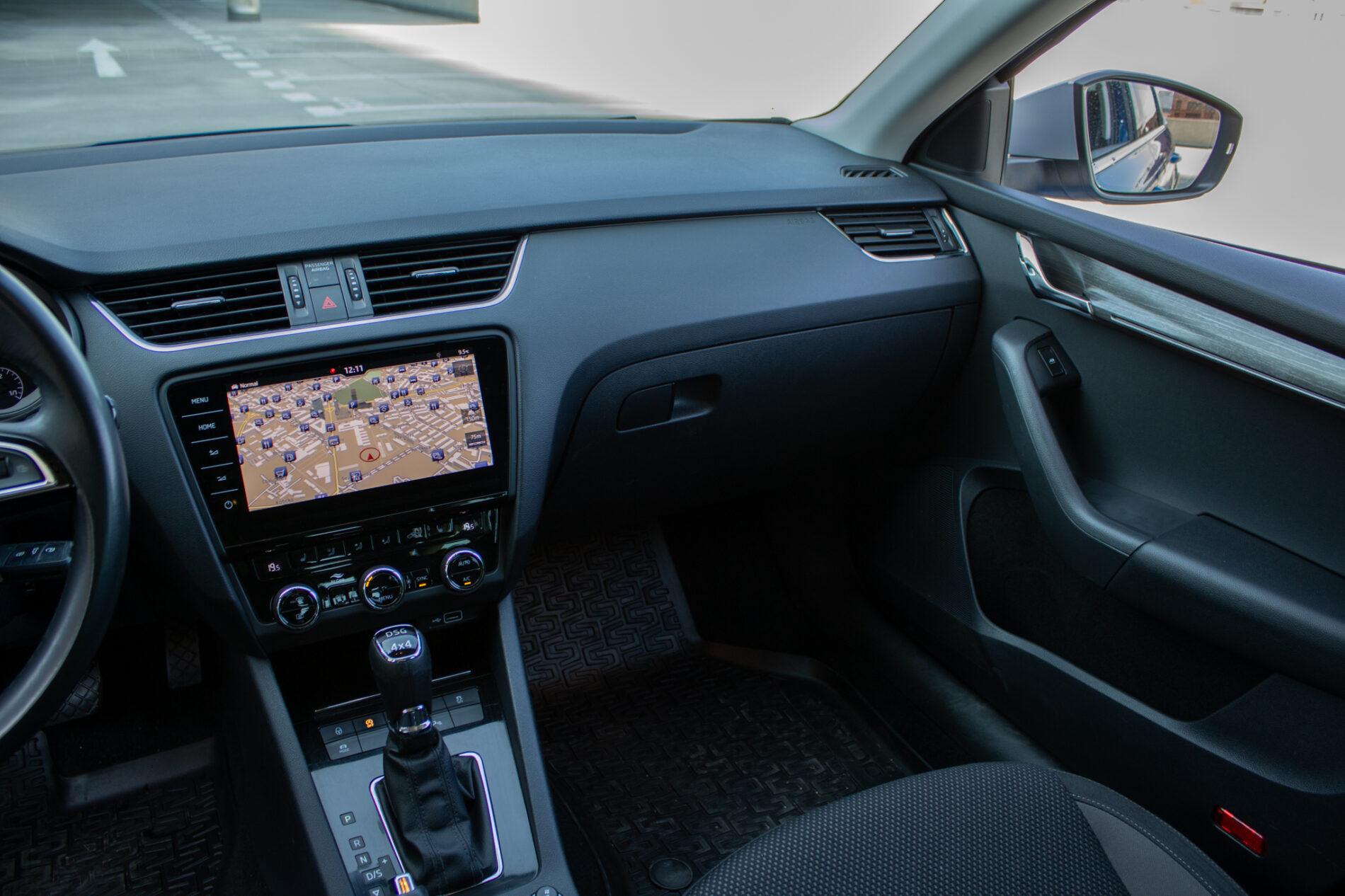2019 Skoda Octavia RS, modrá kombi, 256 013 km