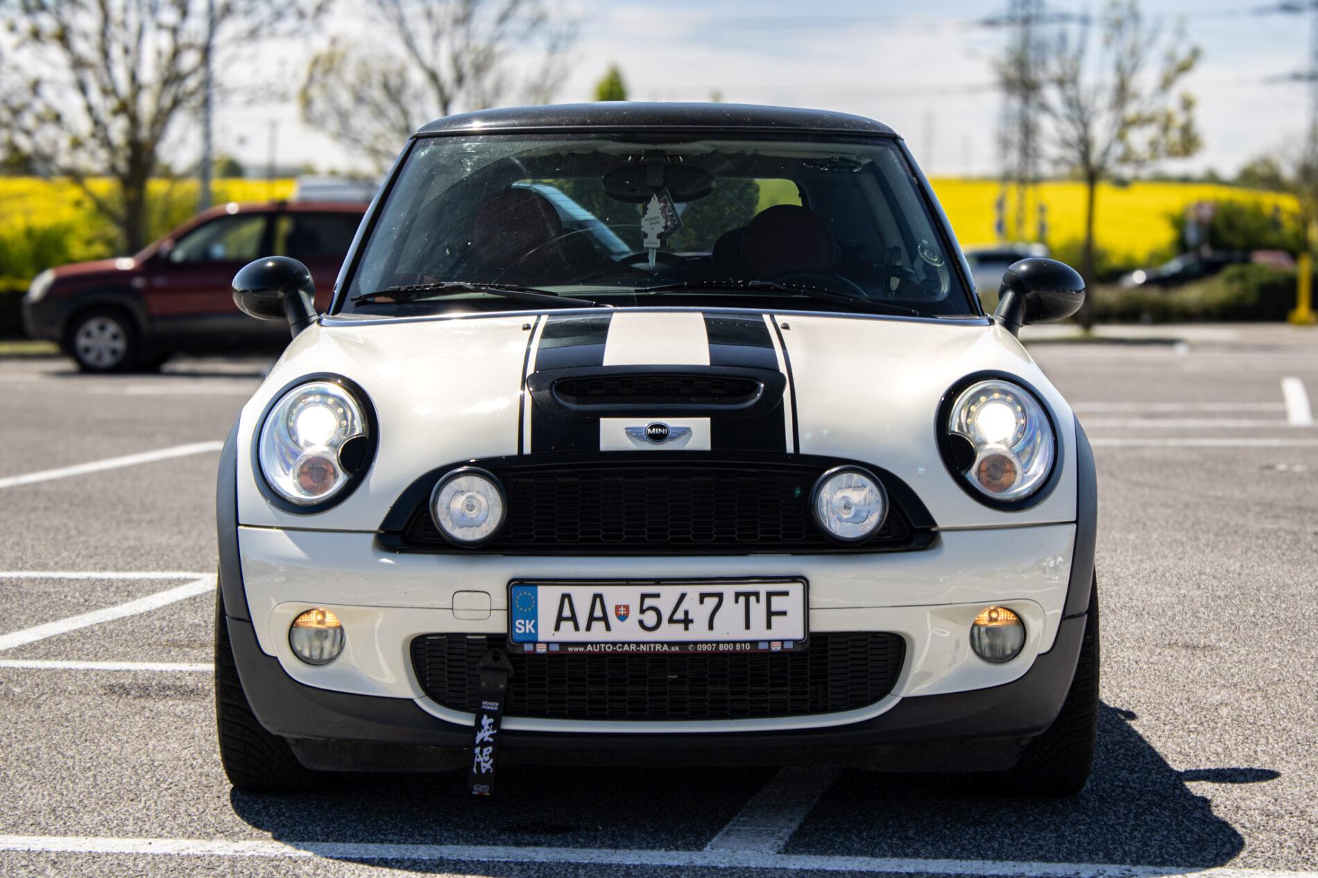 2009 MINI Cooper S, bílá hatchback, 158 491 km