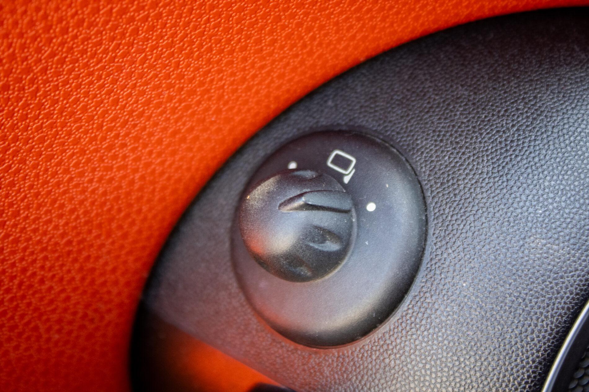 2009 MINI Cooper S, bílá hatchback, 158 491 km