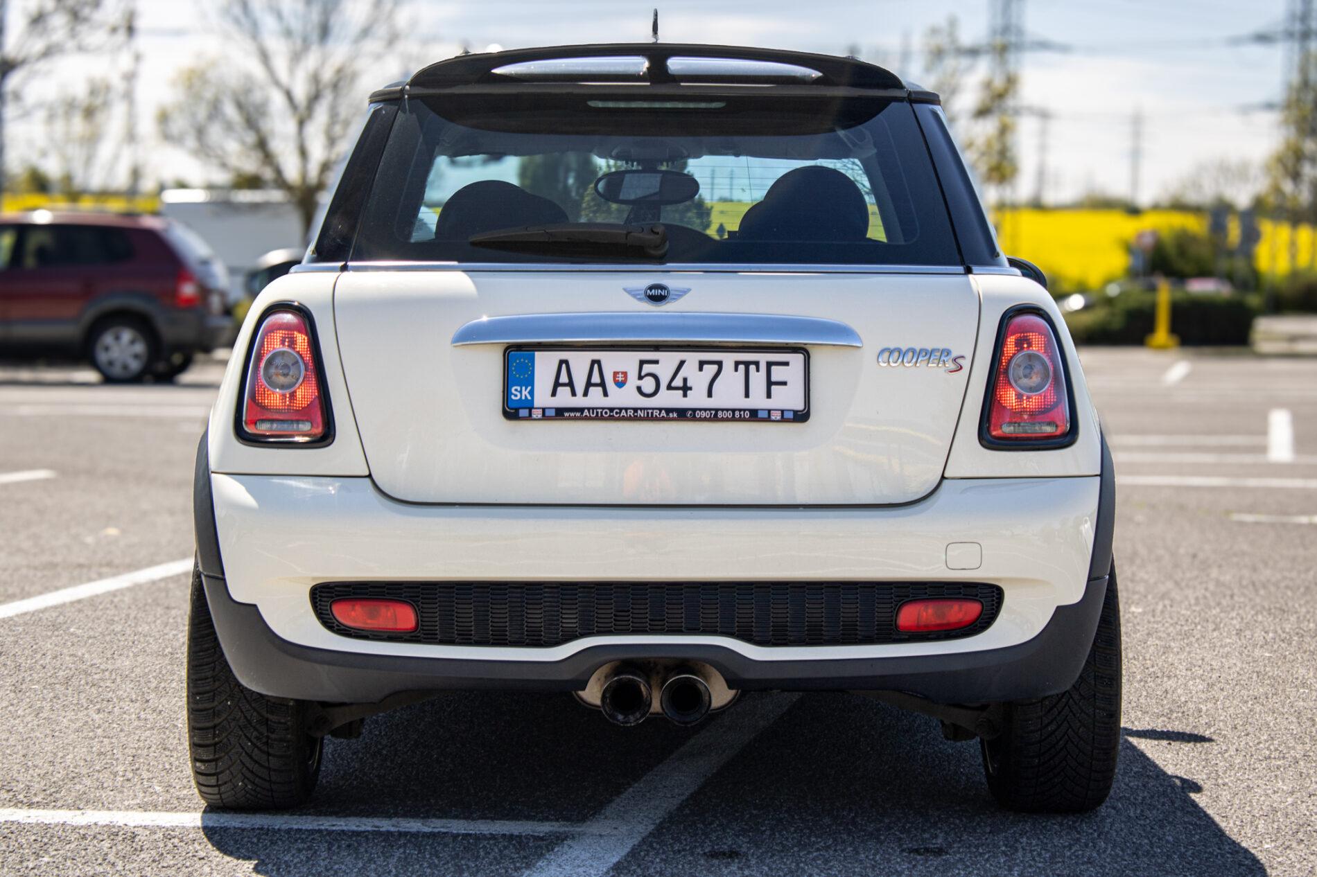 2009 MINI Cooper S, bílá hatchback, 158 491 km