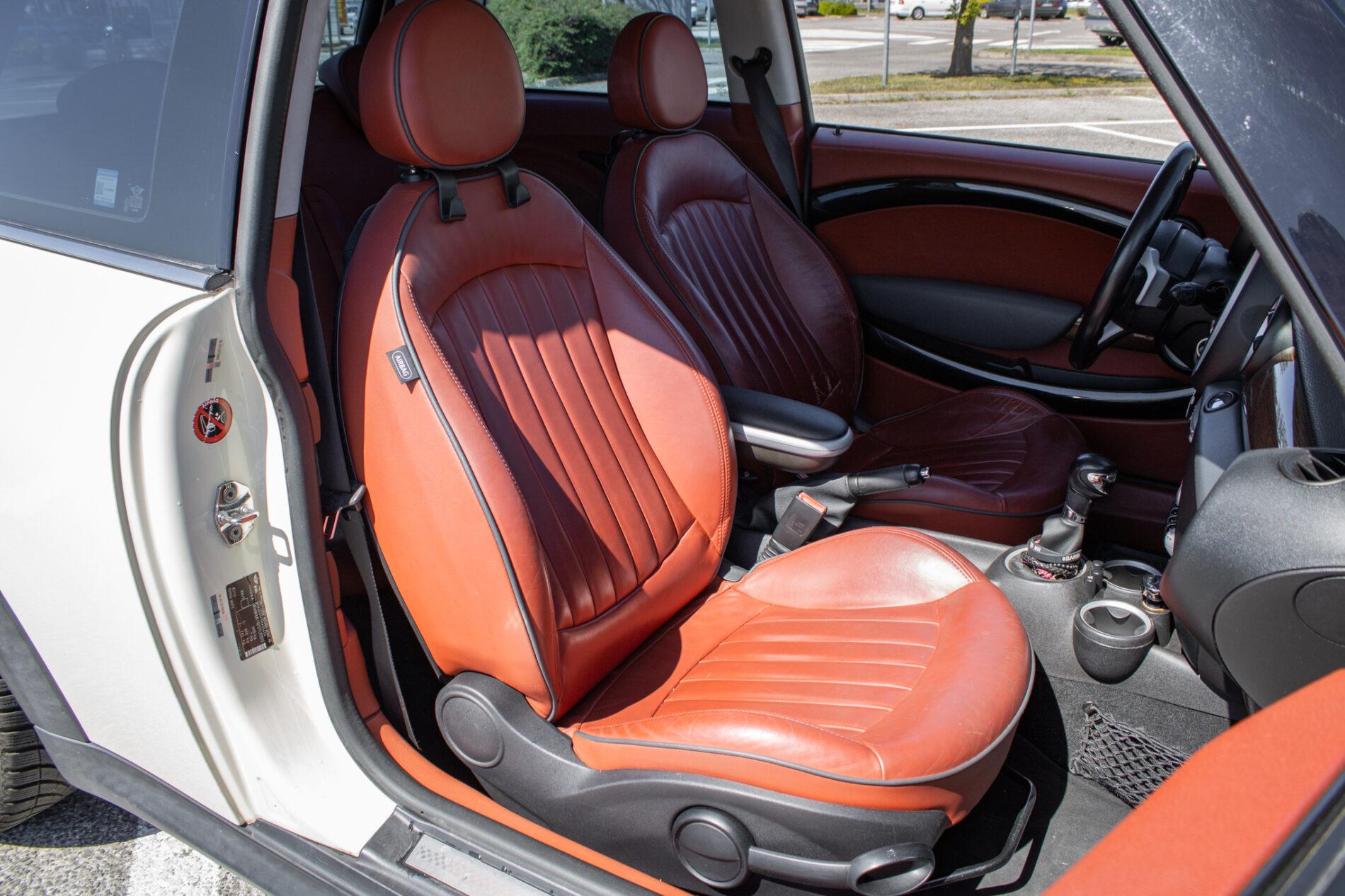 2009 MINI Cooper S, bílá hatchback, 158 491 km