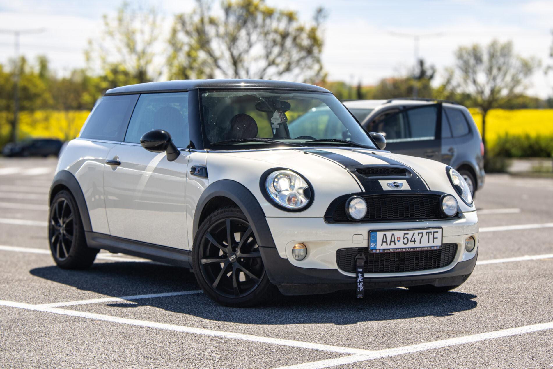 2009 MINI Cooper S, bílá hatchback, 158 491 km