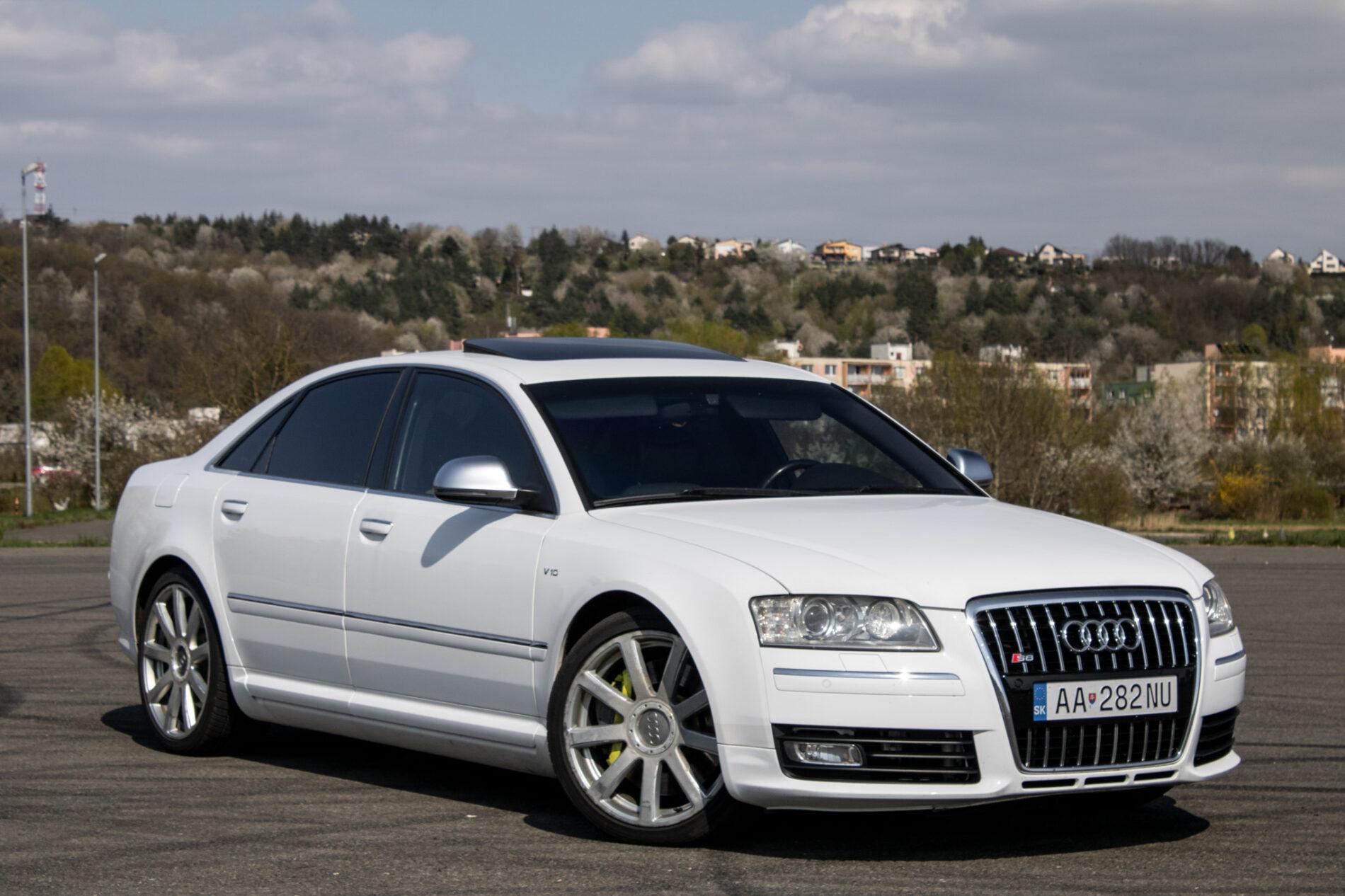 2008 AUDI S8, bílá sedan, 246 825 km