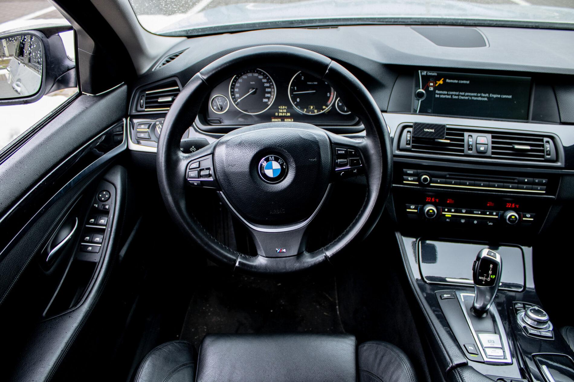 2012 BMW 530d, stříbrná kombi, 269 675 km