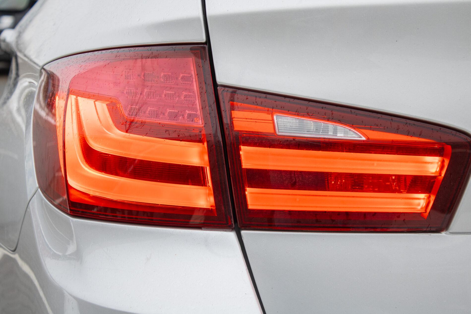 2012 BMW 530d, stříbrná kombi, 269 675 km