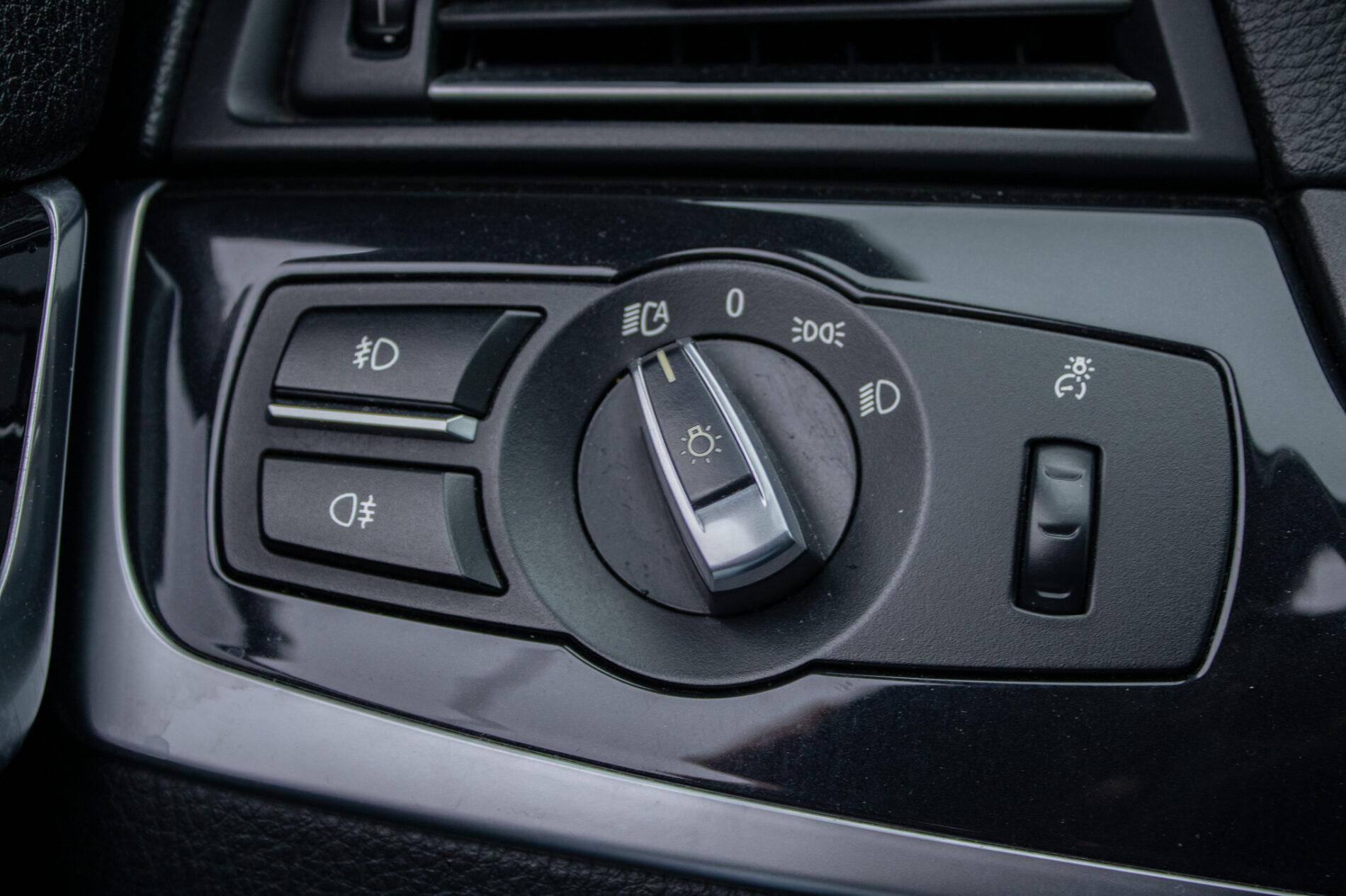 2012 BMW 530d, stříbrná kombi, 269 675 km