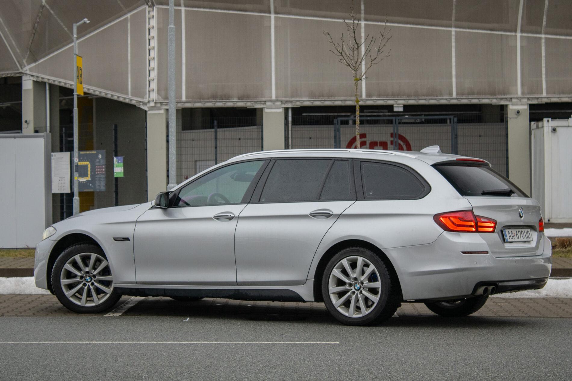 2012 BMW 530d, stříbrná kombi, 269 675 km