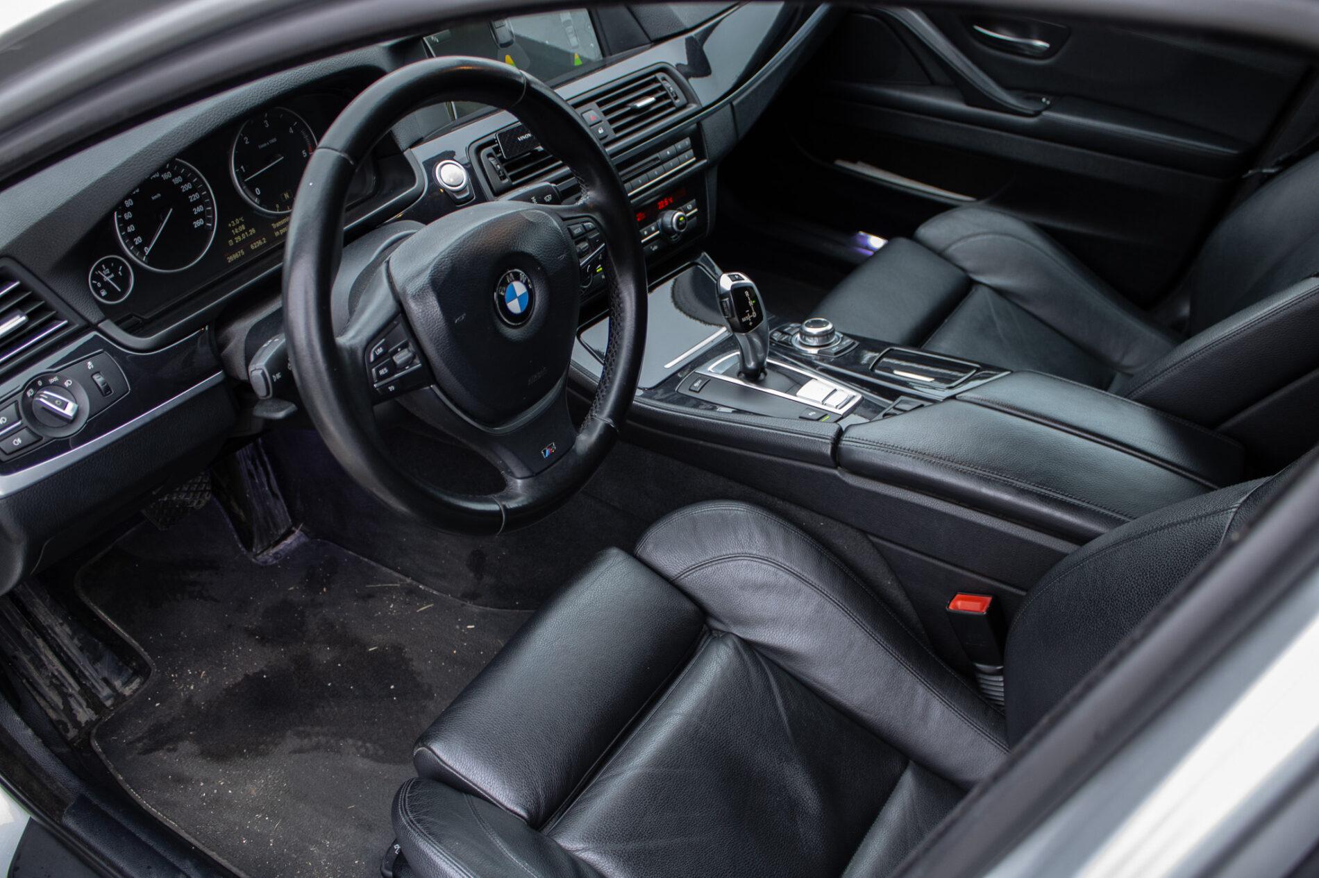 2012 BMW 530d, stříbrná kombi, 269 675 km