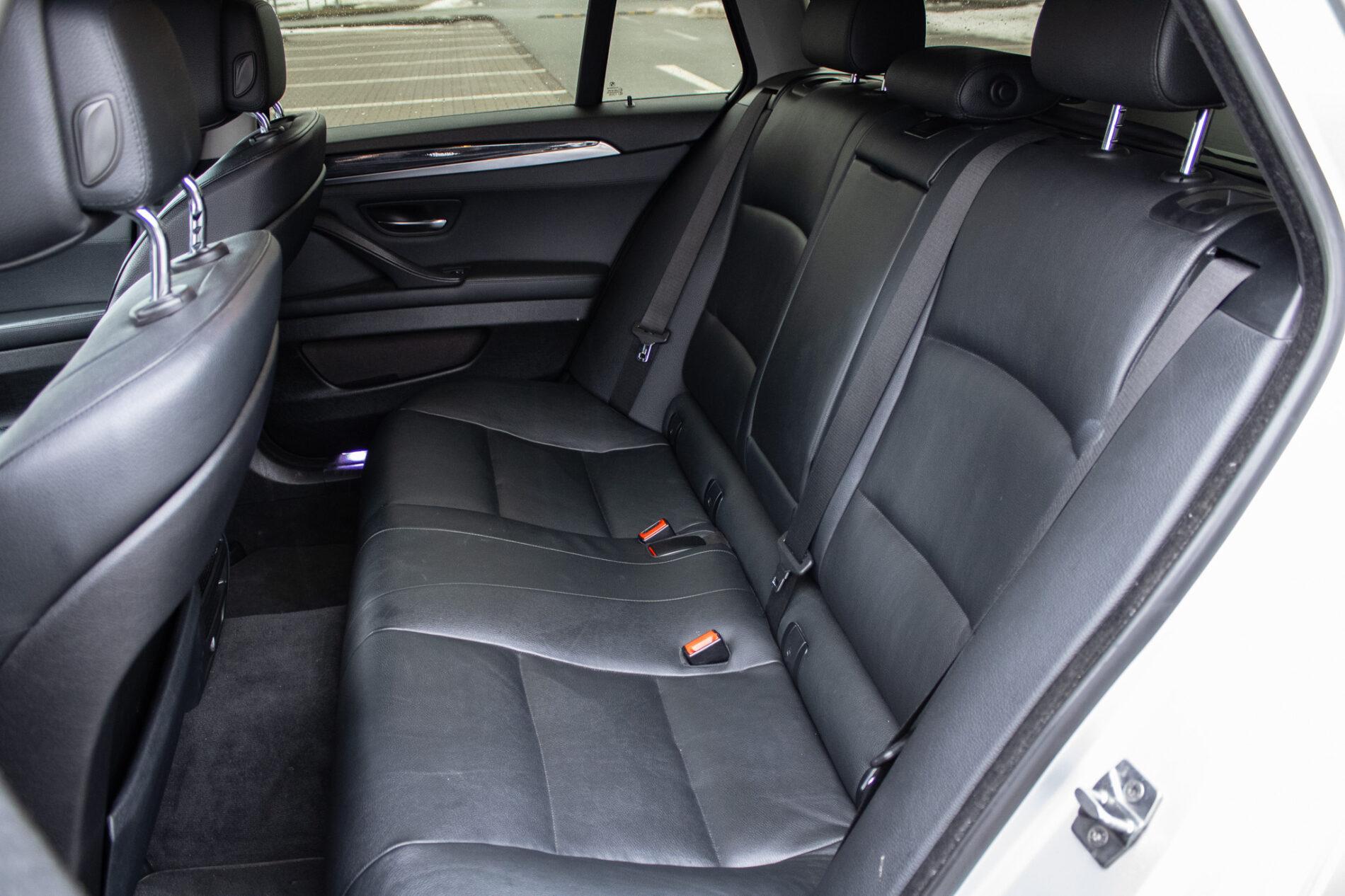 2012 BMW 530d, stříbrná kombi, 269 675 km