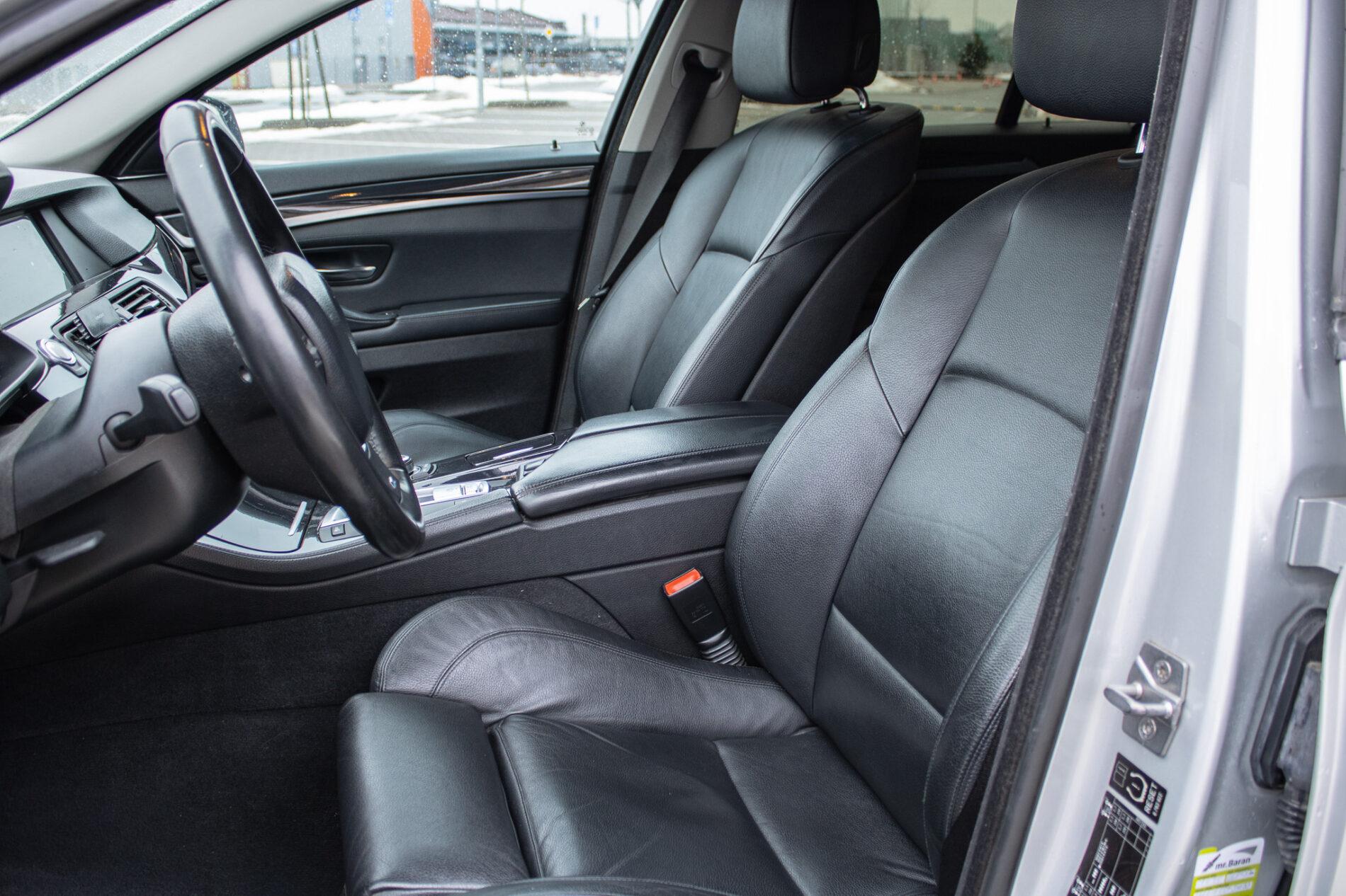 2012 BMW 530d, stříbrná kombi, 269 675 km
