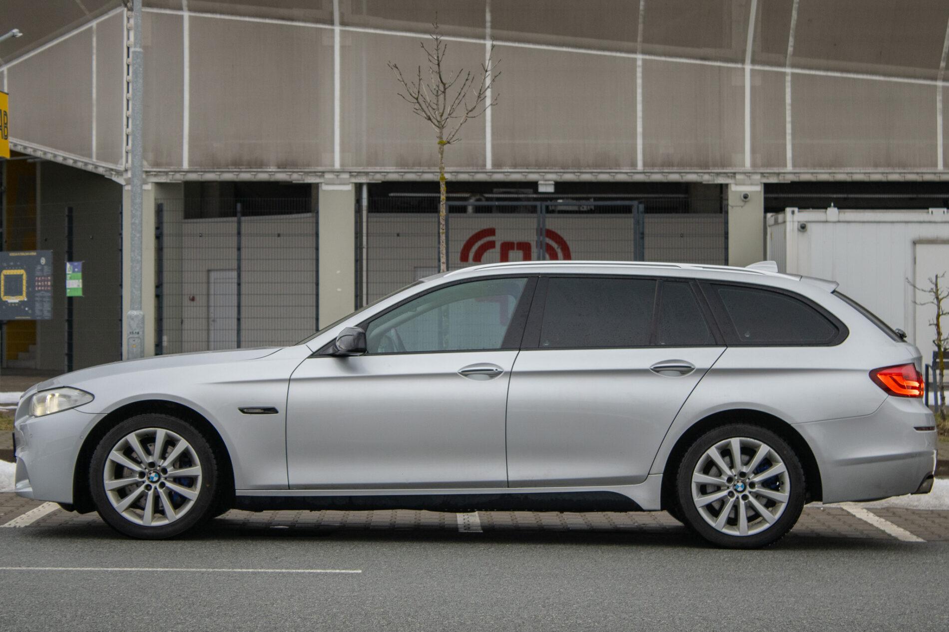 2012 BMW 530d, stříbrná kombi, 269 675 km
