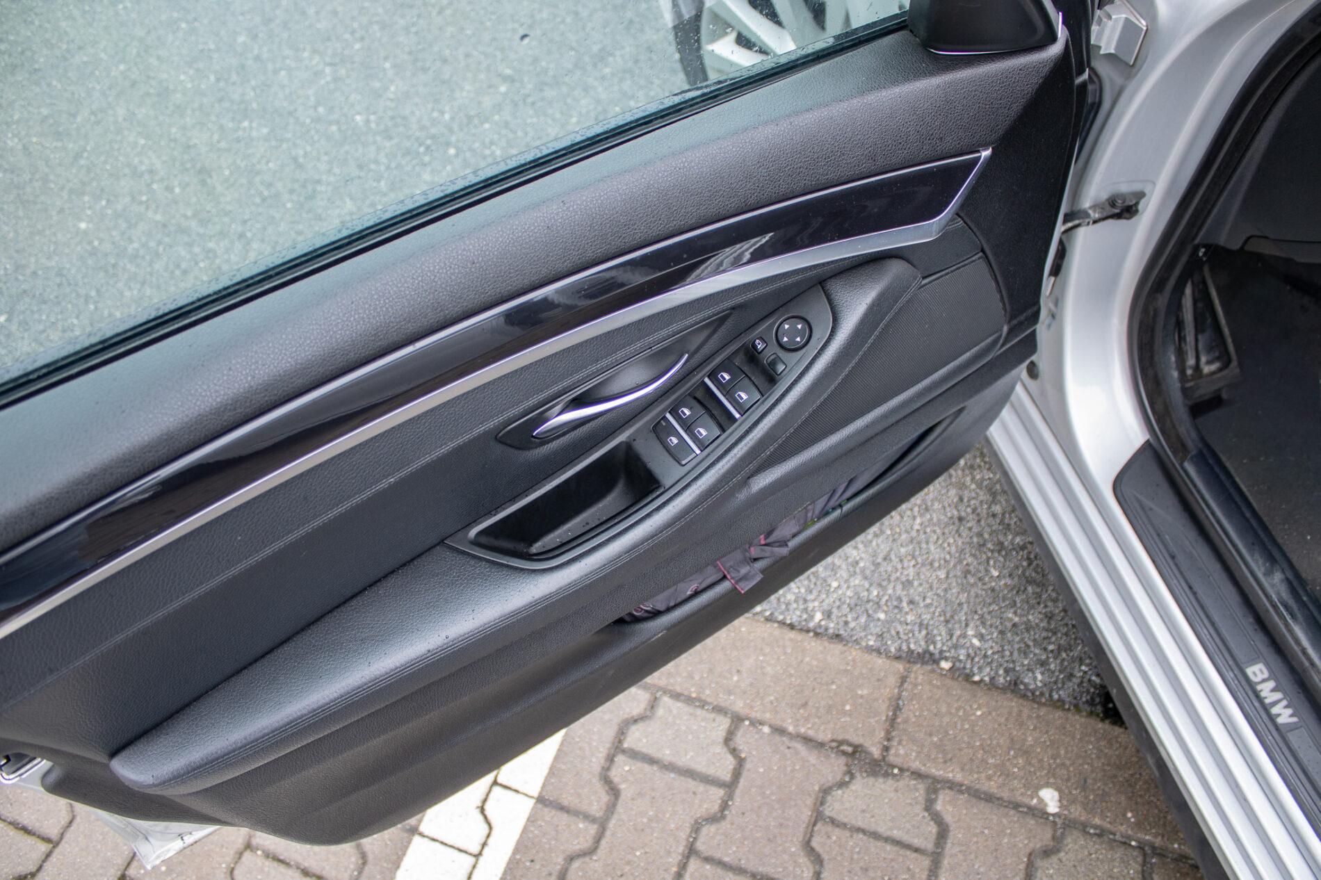 2012 BMW 530d, stříbrná kombi, 269 675 km