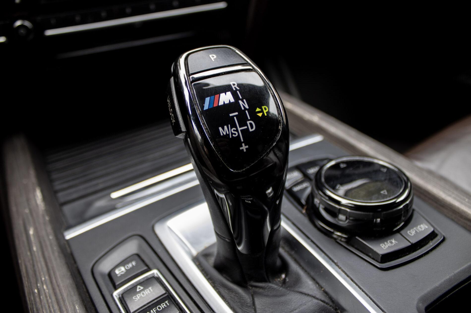 2014 BMW X5 M50d, šedá suv, 219 746 km