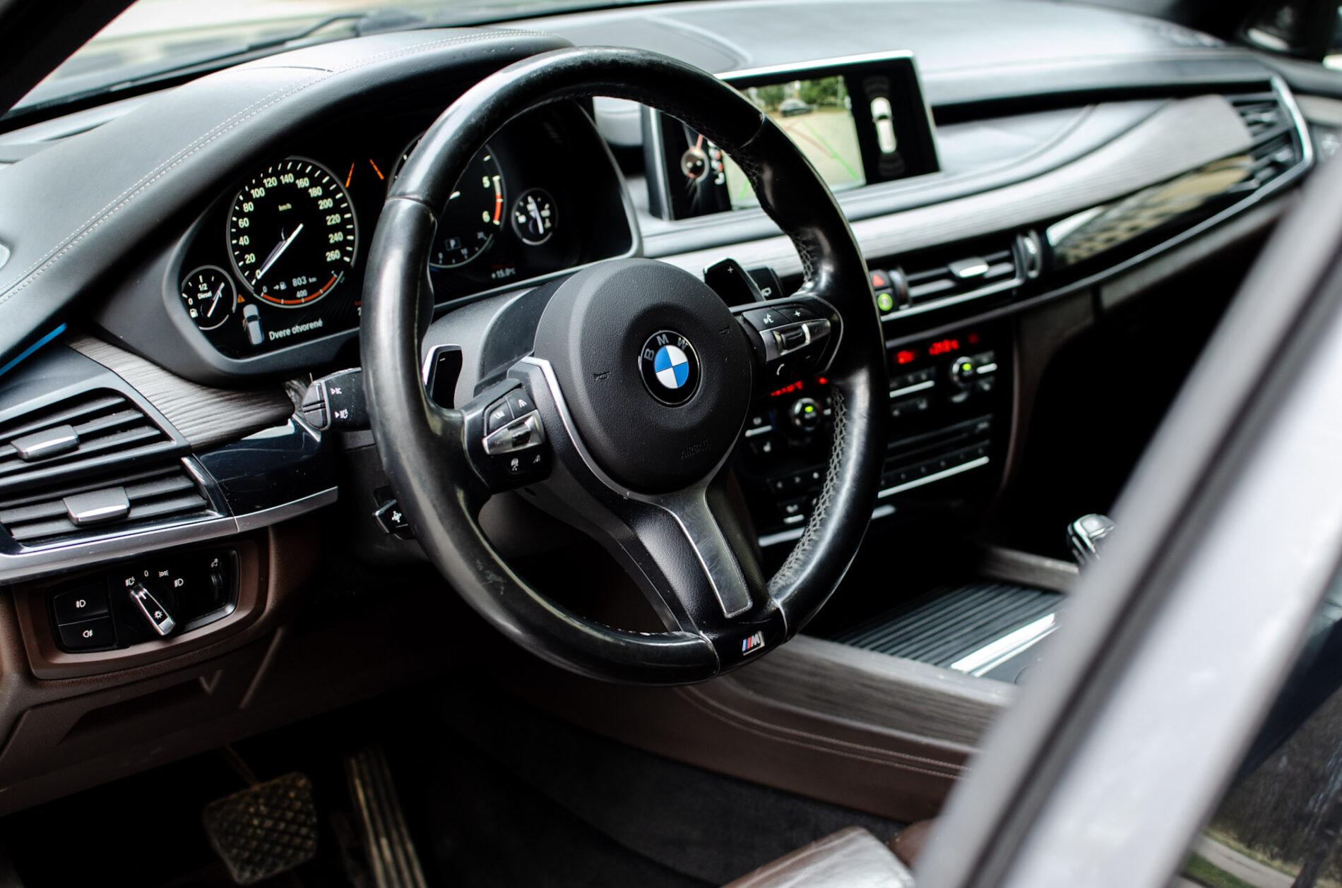 2014 BMW X5 M50d, šedá suv, 219 746 km