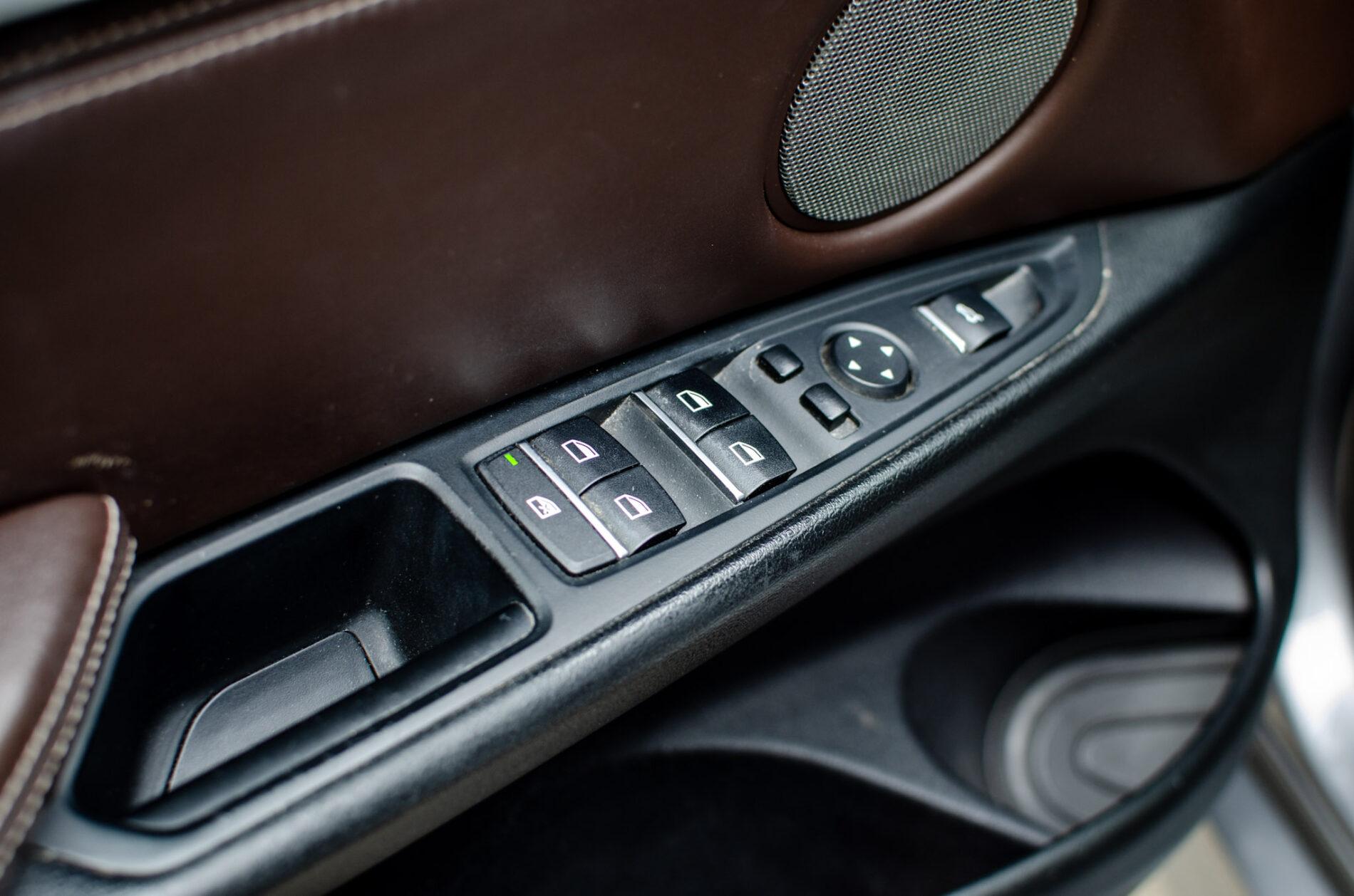 2014 BMW X5 M50d, šedá suv, 219 746 km