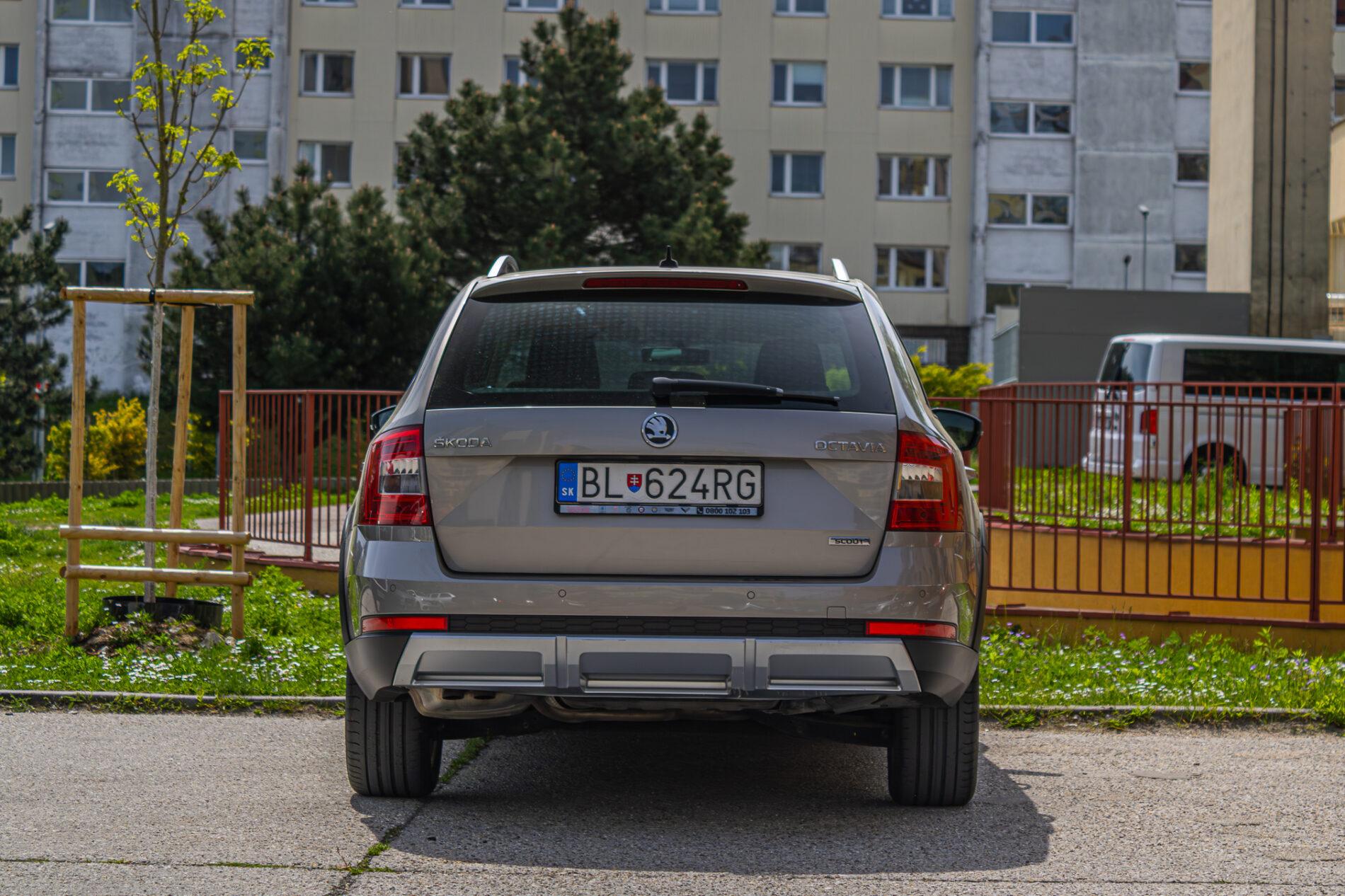 2016 Skoda Octavia RS, hnědá kombi, 228 663 km