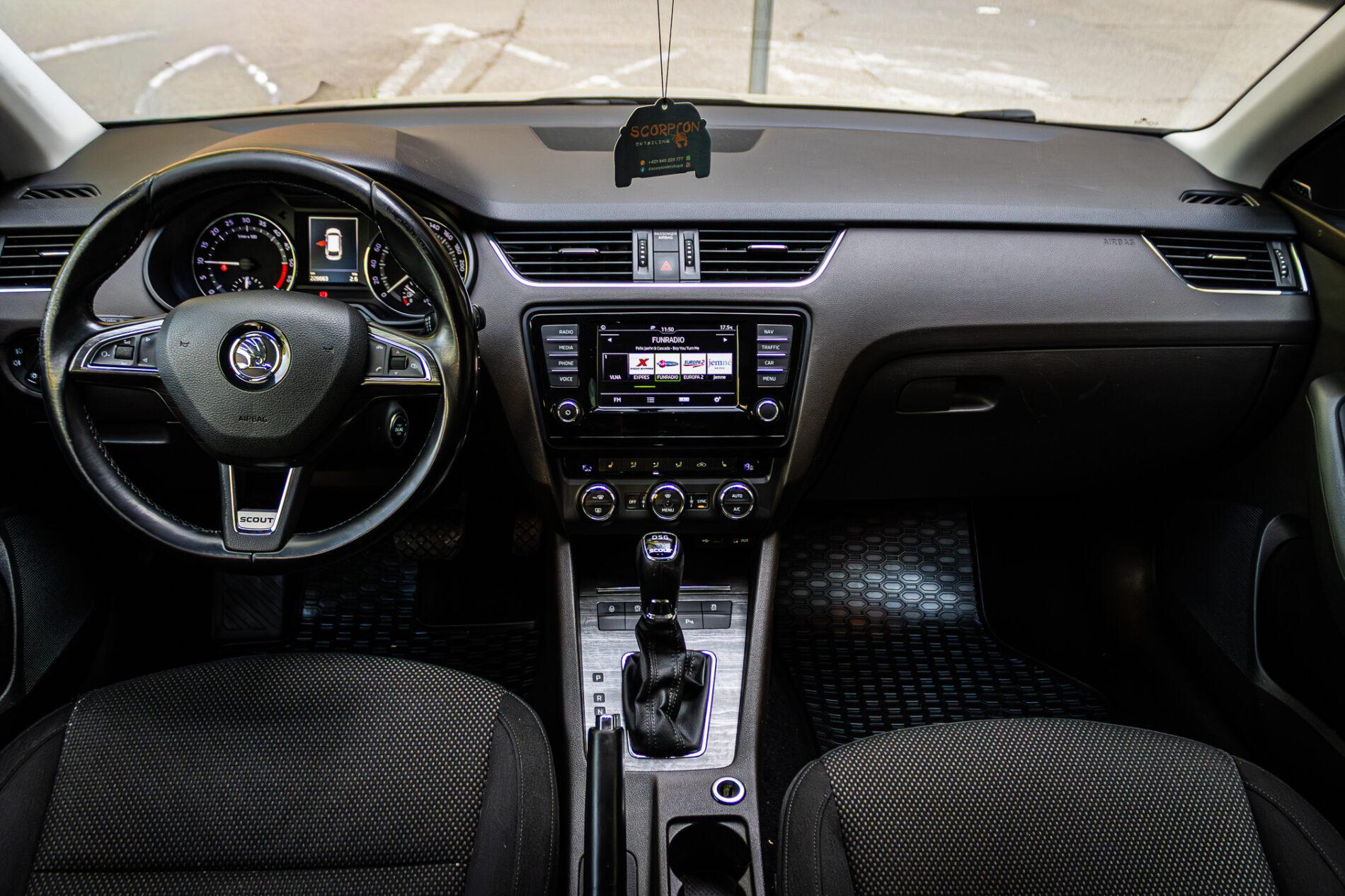 2016 Skoda Octavia RS, hnědá kombi, 228 663 km