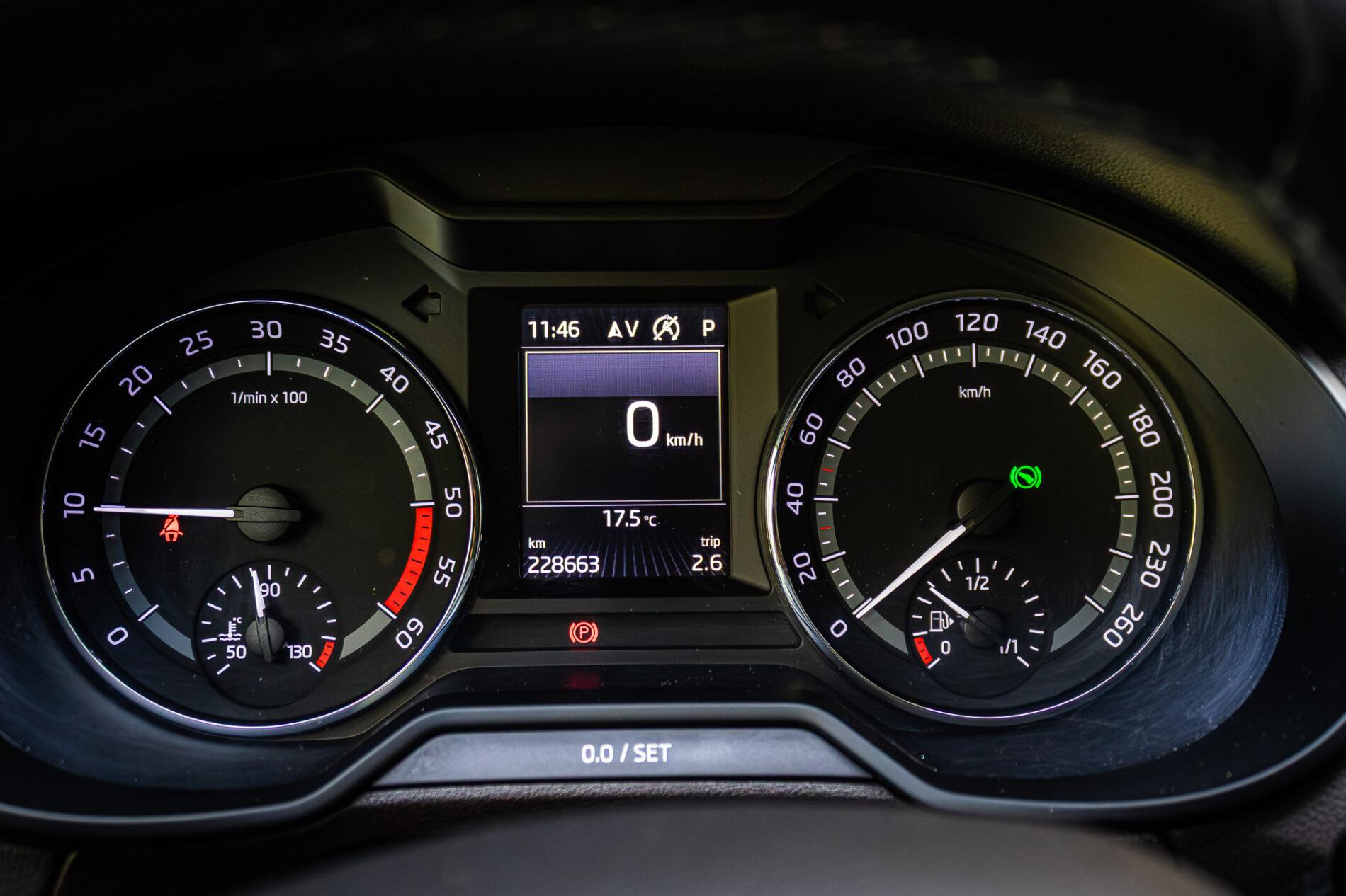 2016 Skoda Octavia RS, hnědá kombi, 228 663 km