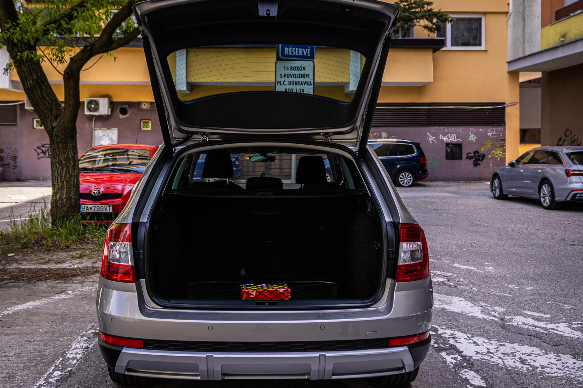 2016 Skoda Octavia RS, hnědá kombi, 228 663 km