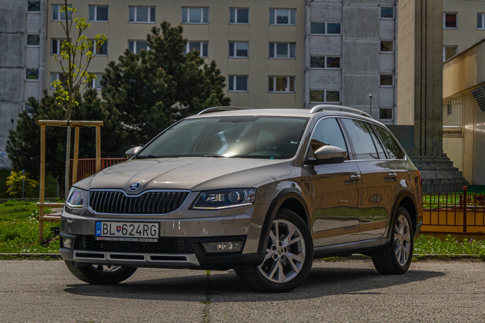 2016 Skoda Octavia RS, hnědá kombi, 228 663 km