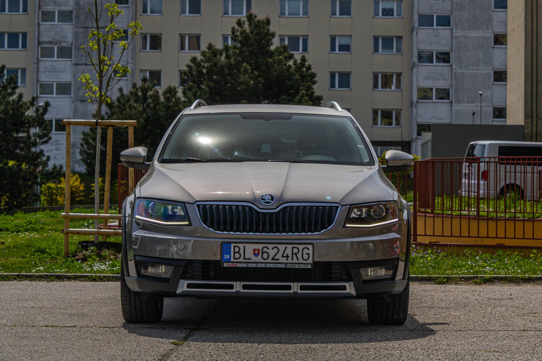 2016 Skoda Octavia RS, hnědá kombi, 228 663 km