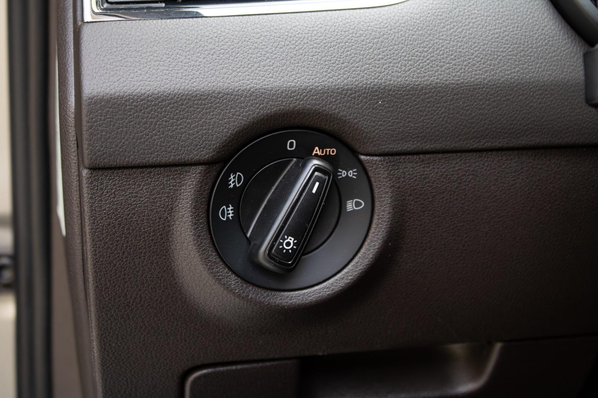 2016 Skoda Octavia RS, hnědá kombi, 228 663 km