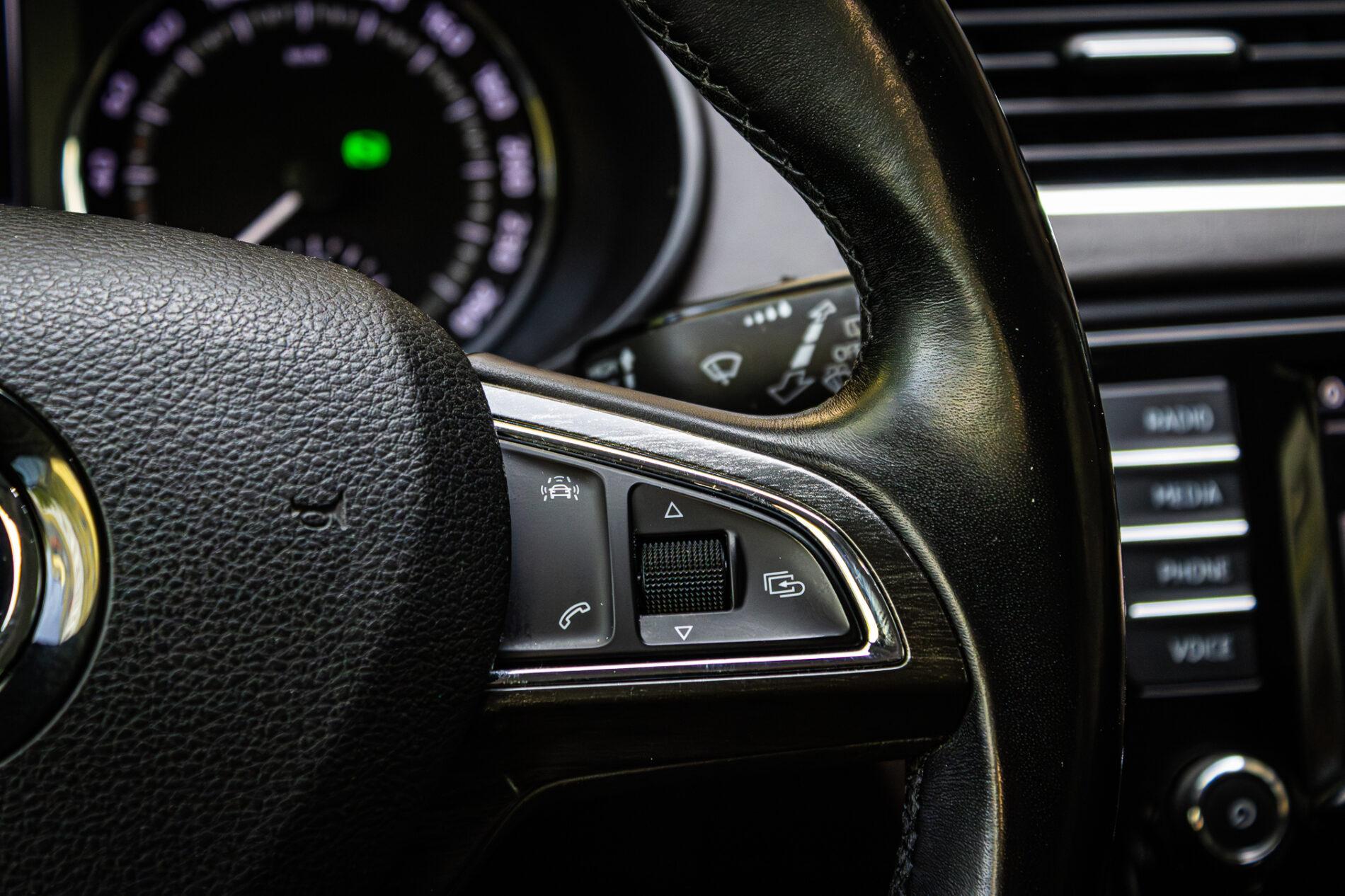 2016 Skoda Octavia RS, hnědá kombi, 228 663 km