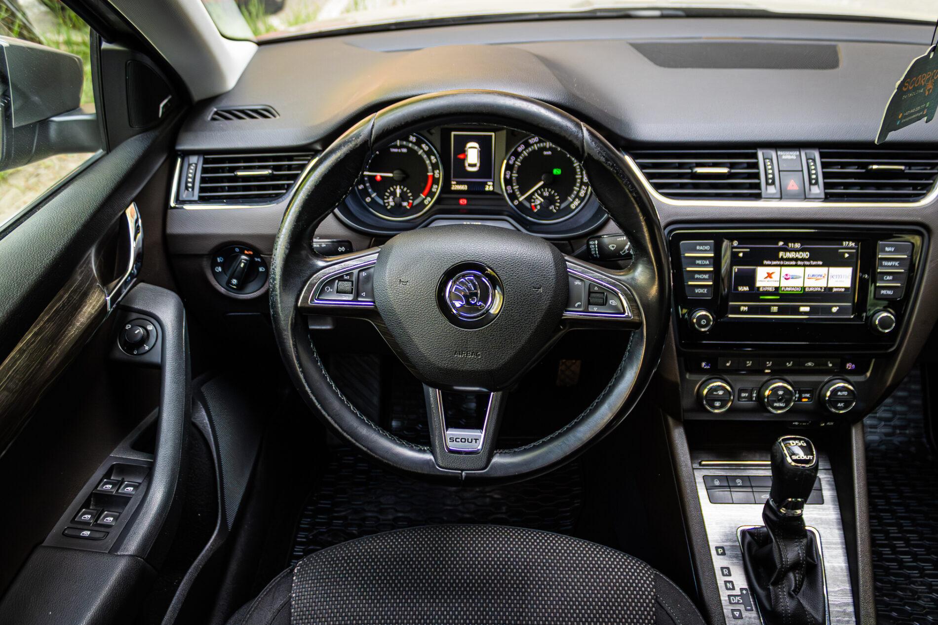 2016 Skoda Octavia RS, hnědá kombi, 228 663 km