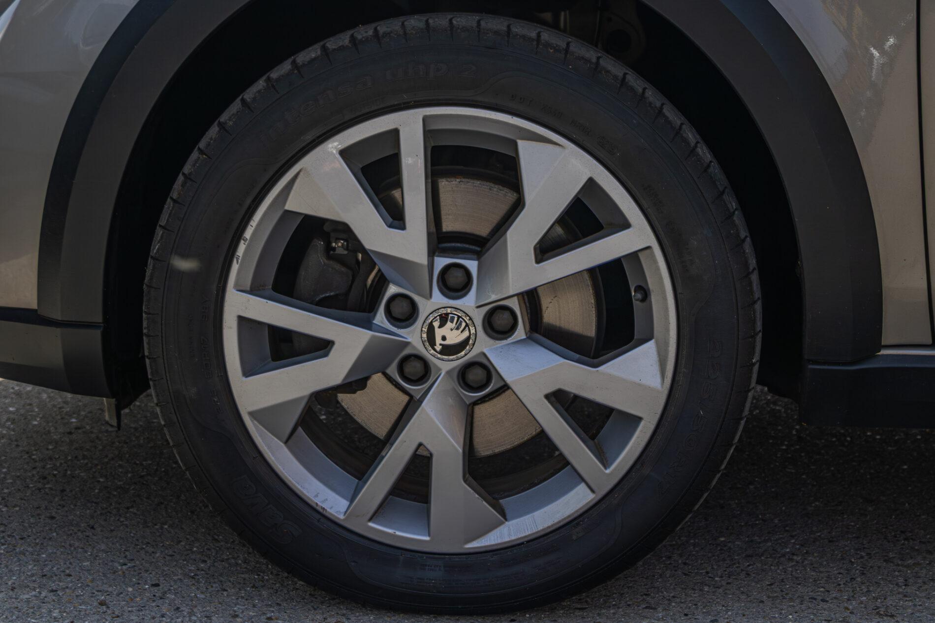 2016 Skoda Octavia RS, hnědá kombi, 228 663 km