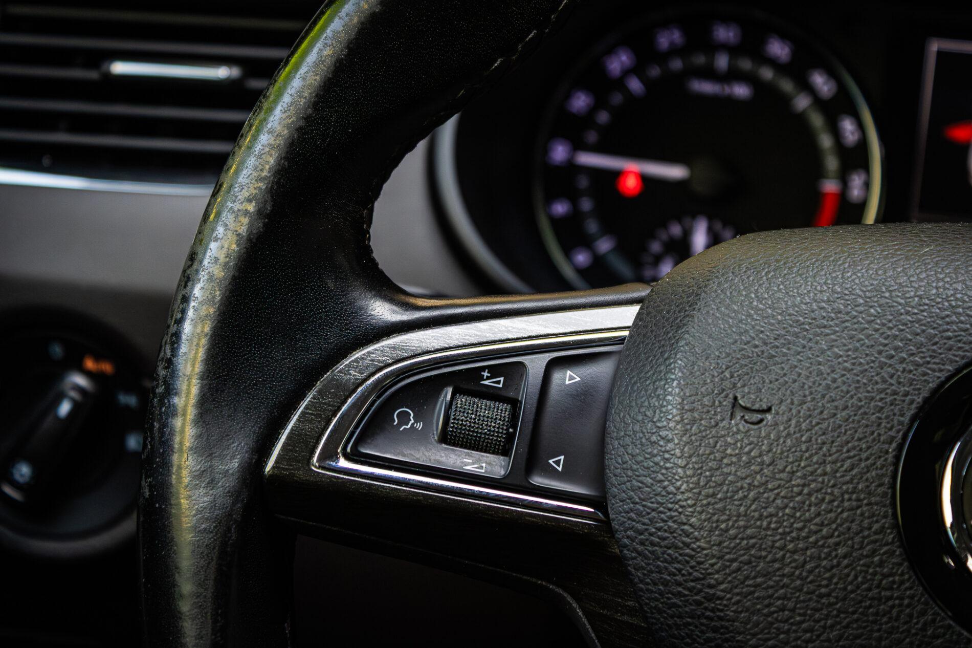 2016 Skoda Octavia RS, hnědá kombi, 228 663 km