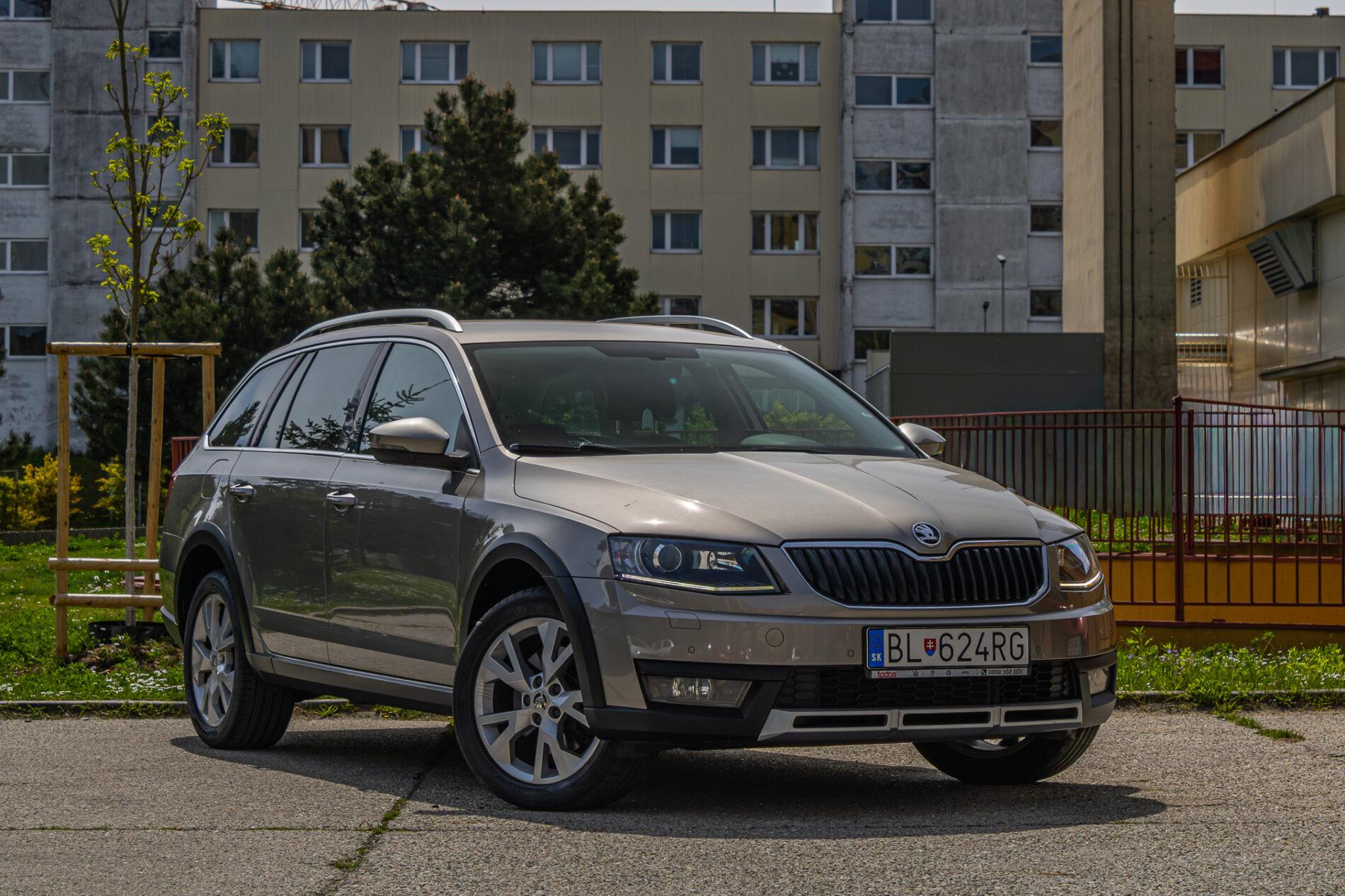 2016 Skoda Octavia RS, hnědá kombi, 228 663 km