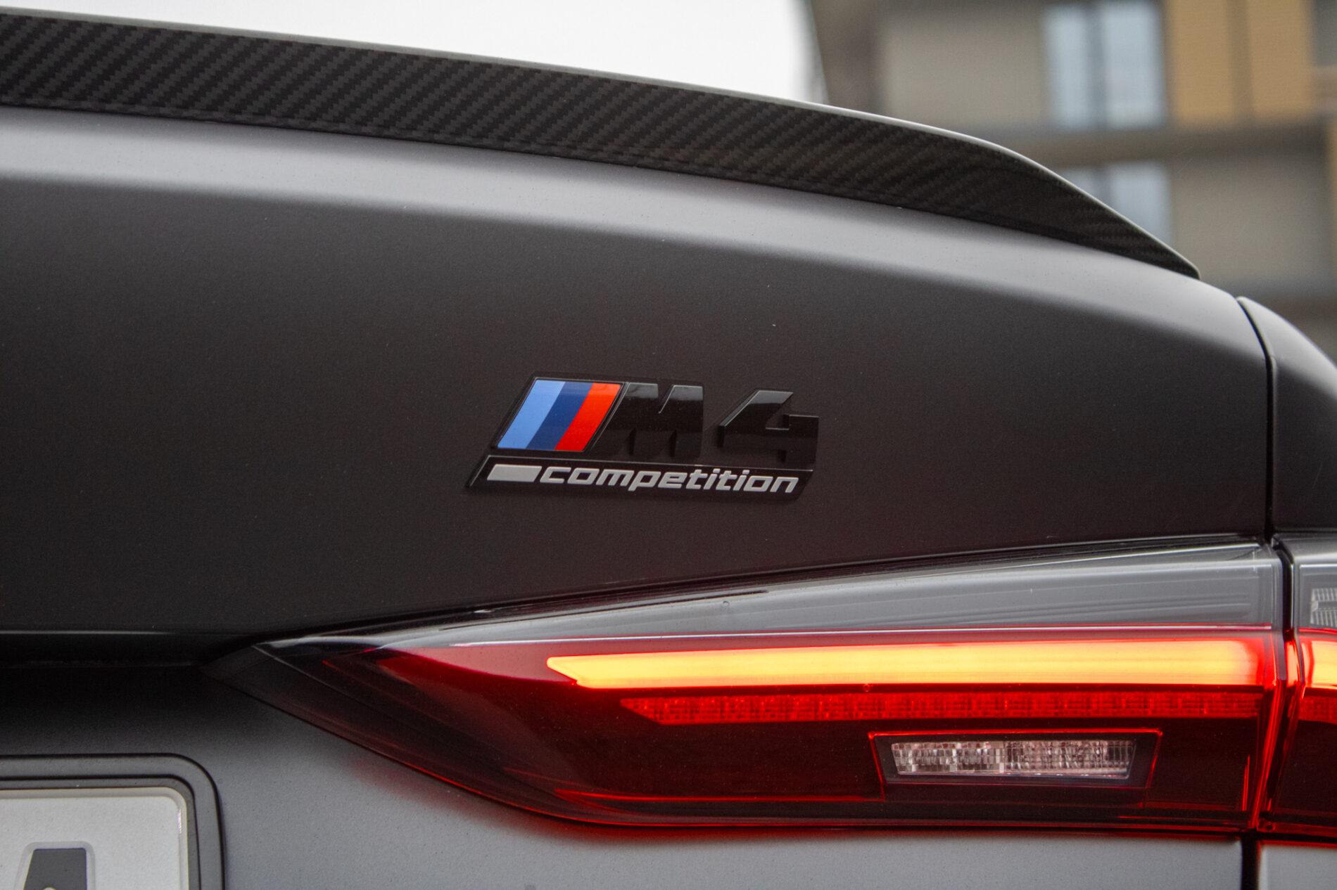 2023 BMW M4, šedá kupé, 9 194 km