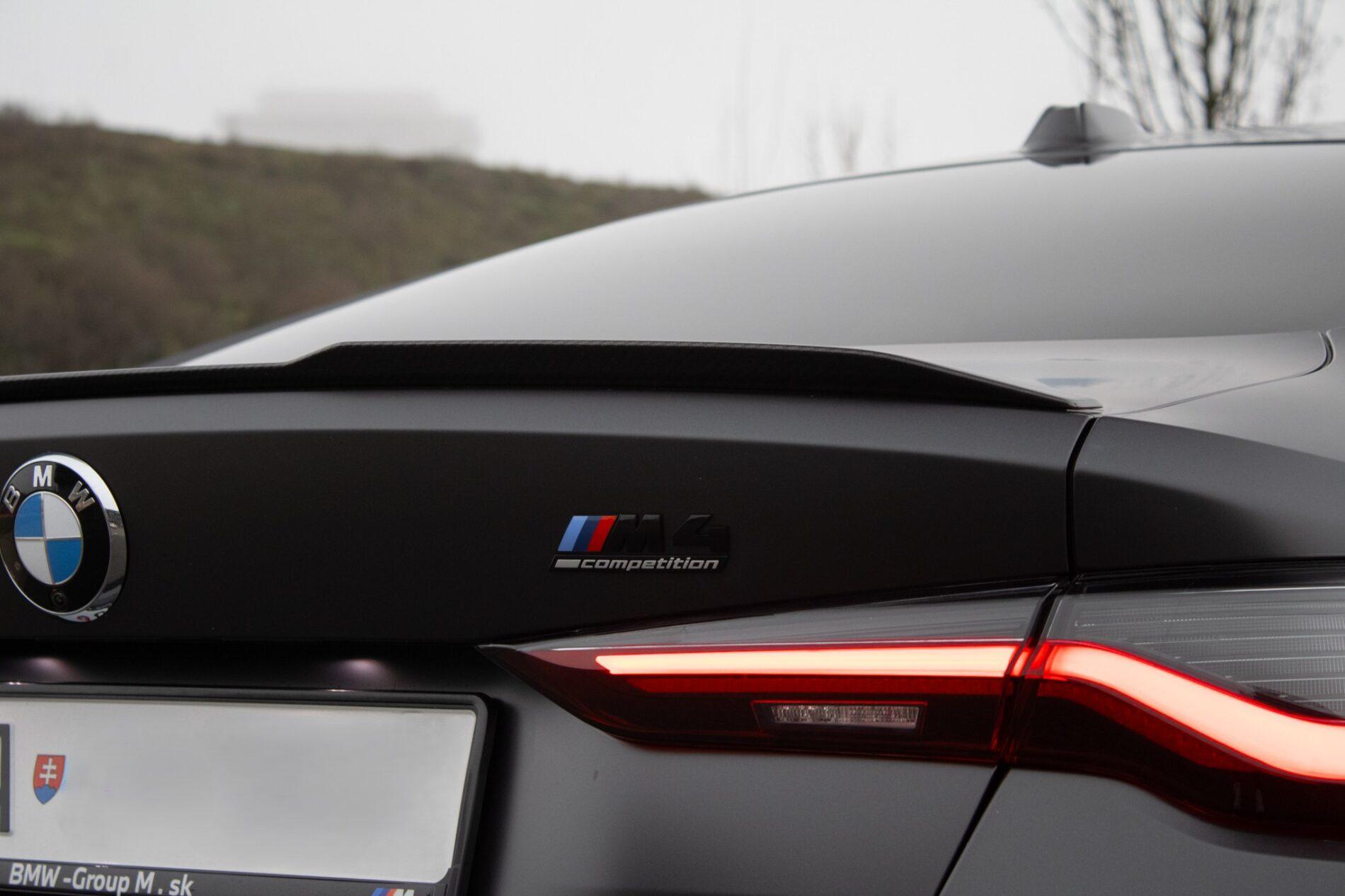 2023 BMW M4, šedá kupé, 9 194 km