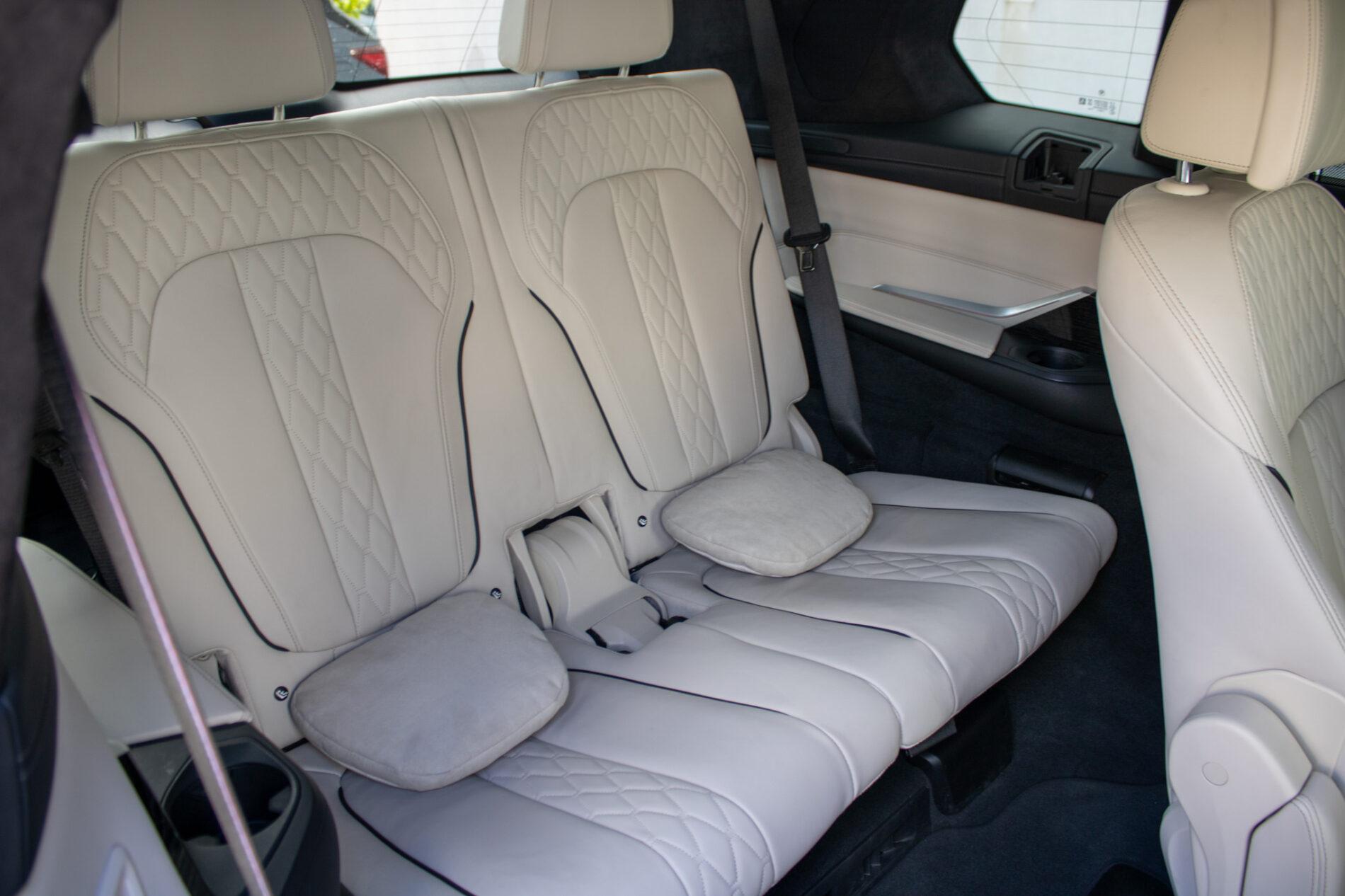 2021 BMW X7 M50i, modrá suv, 154 649 km