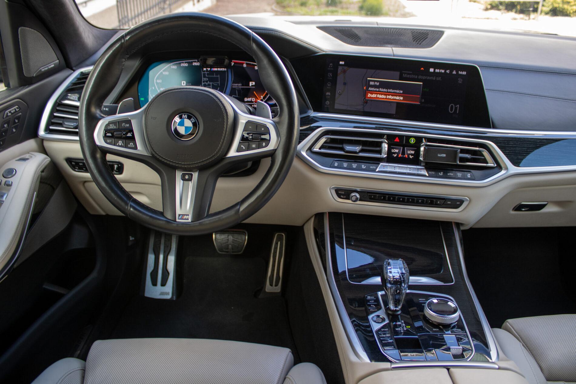 2021 BMW X7 M50i, modrá suv, 154 649 km