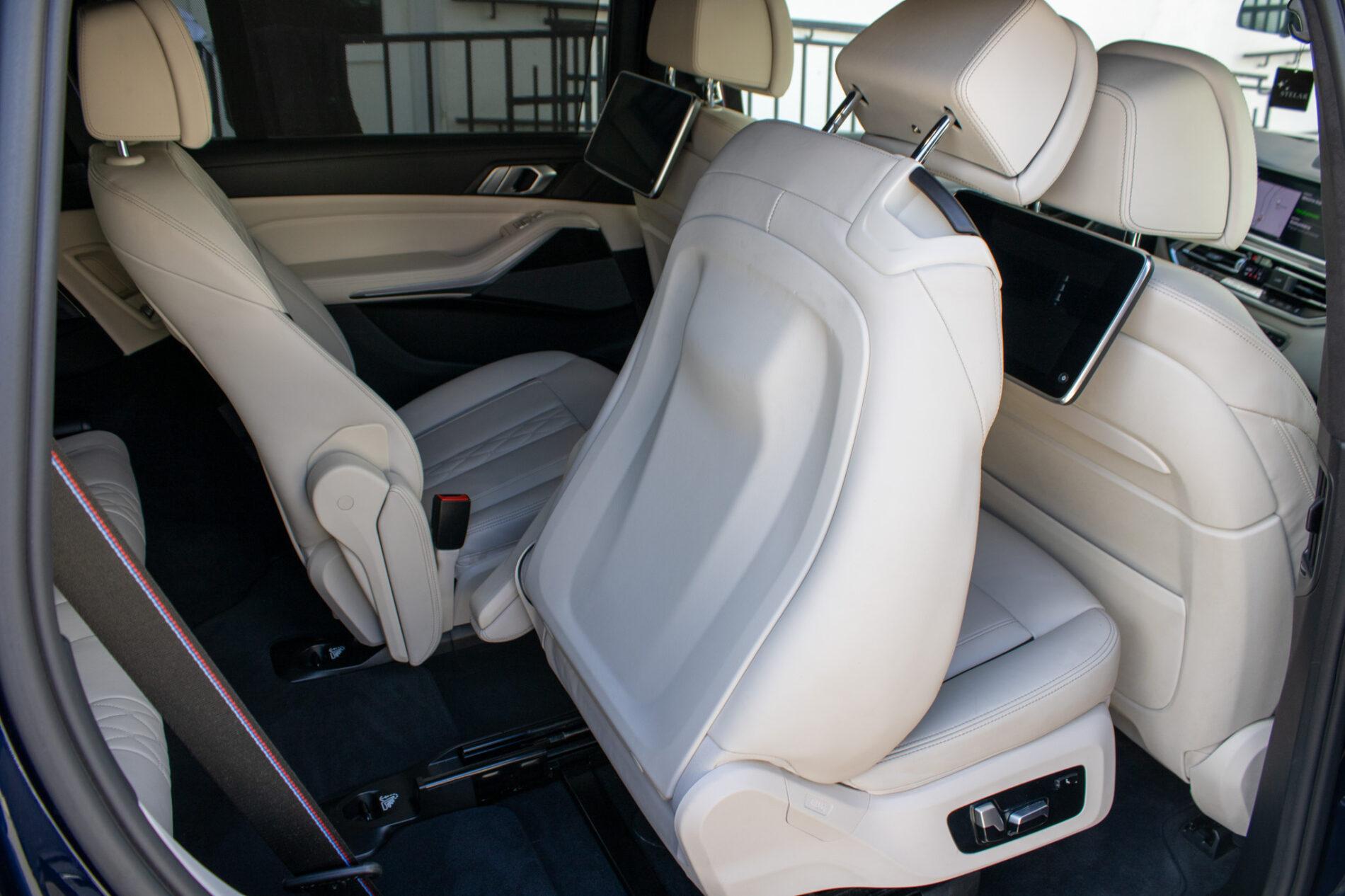 2021 BMW X7 M50i, modrá suv, 154 649 km