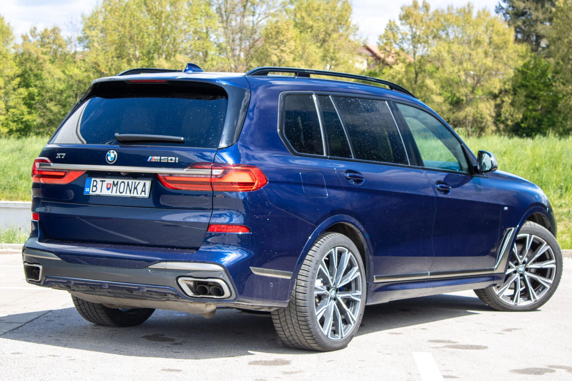 2021 BMW X7 M50i, modrá suv, 154 649 km