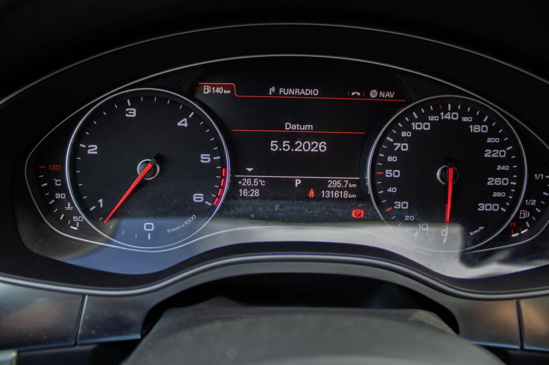 2012 AUDI A6, šedá kombi, 131 618 km