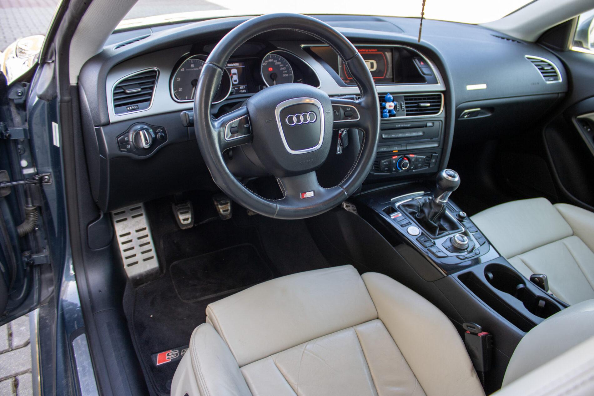2008 AUDI S5, šedá kupé, 153 084 km